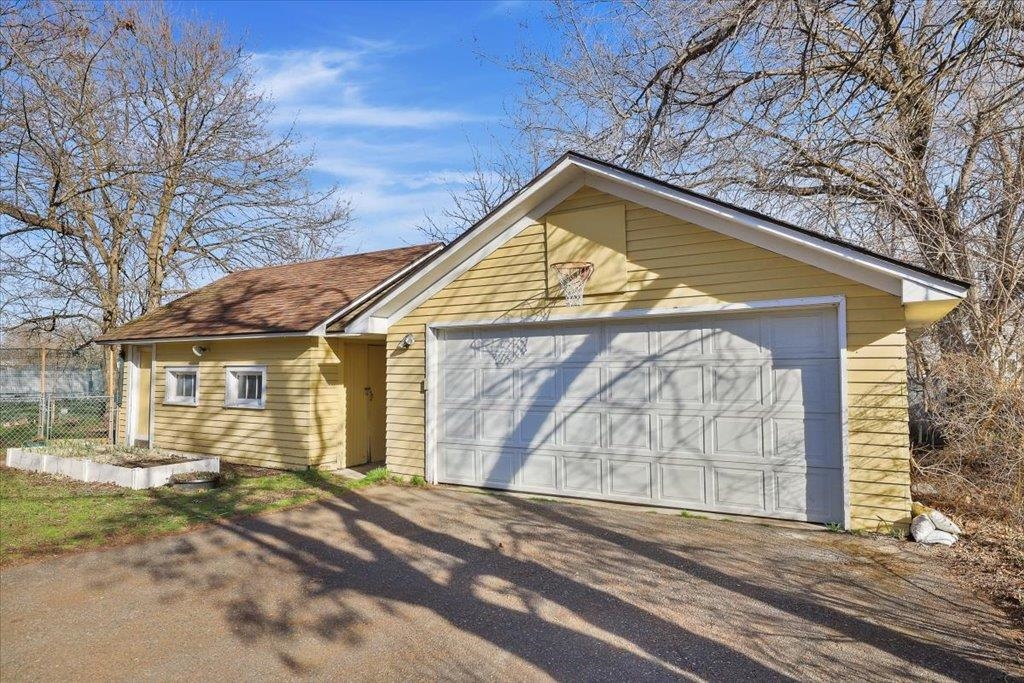 11723 E 4th Ave - Photo 32