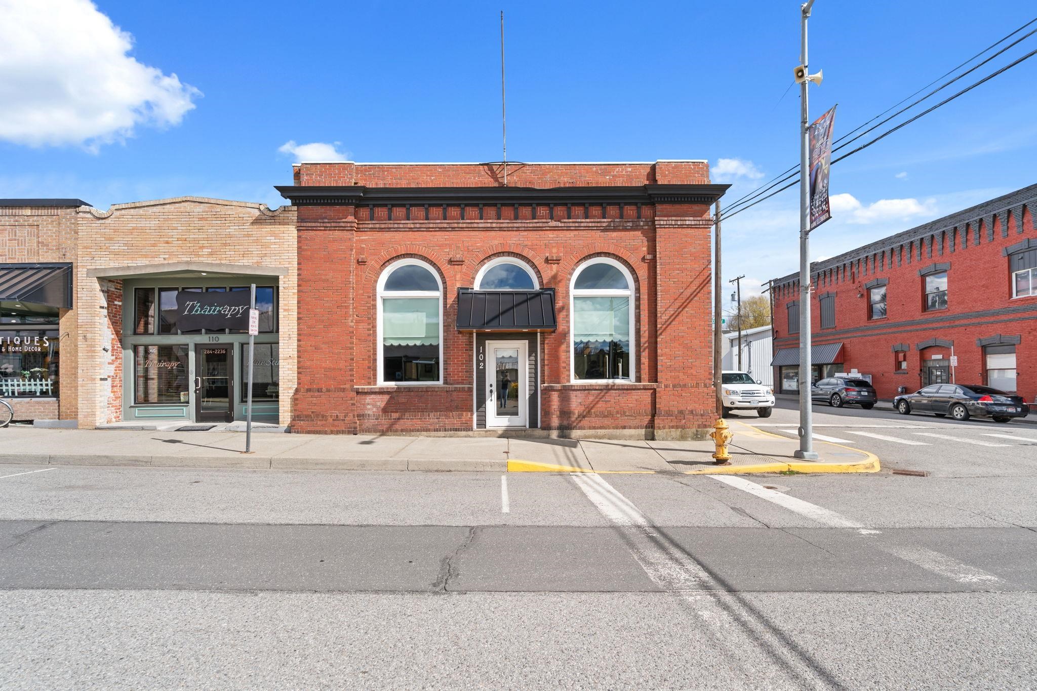 102 N Crosby St - Photo 1