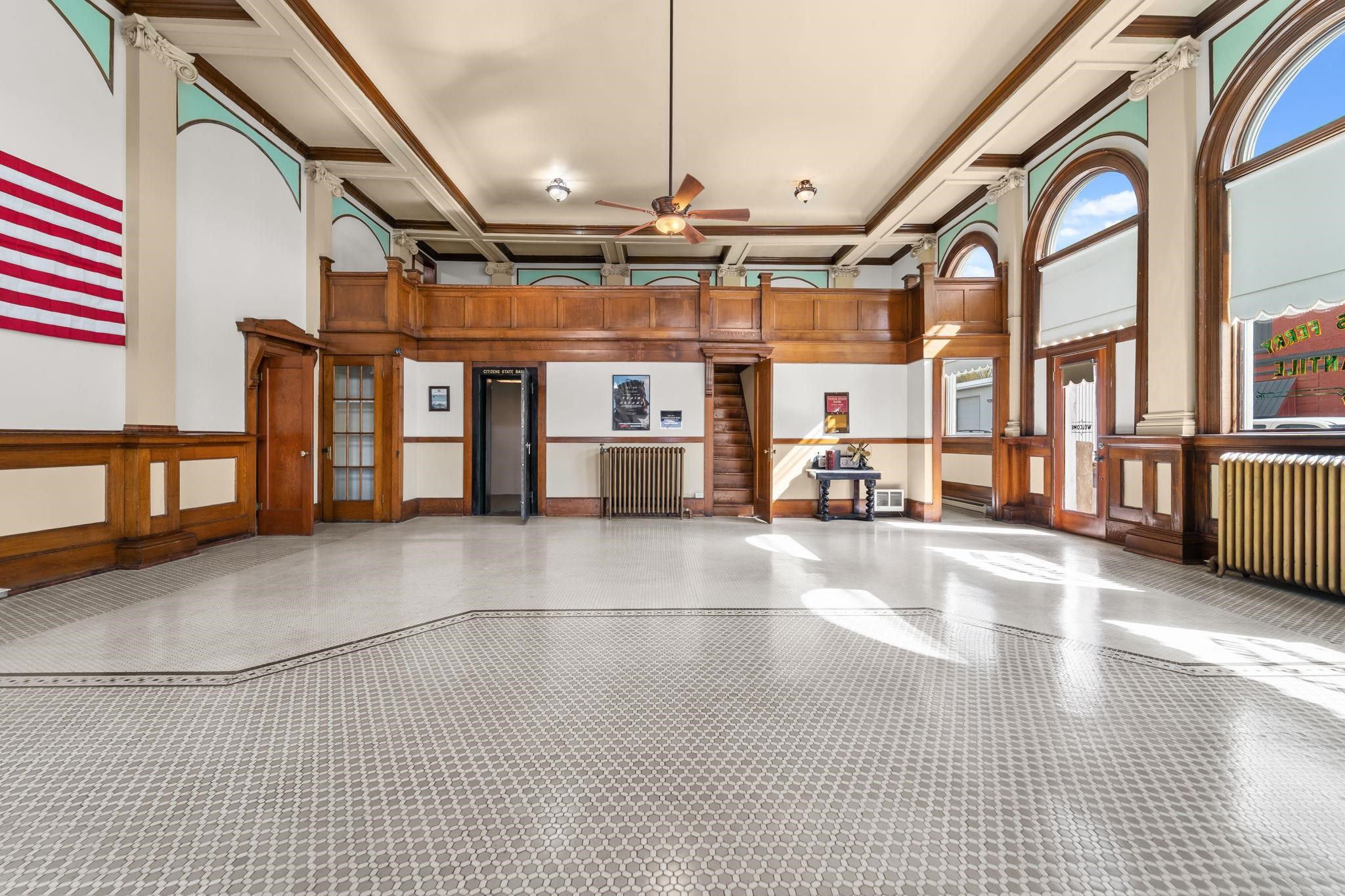 102 N Crosby St - Photo 3