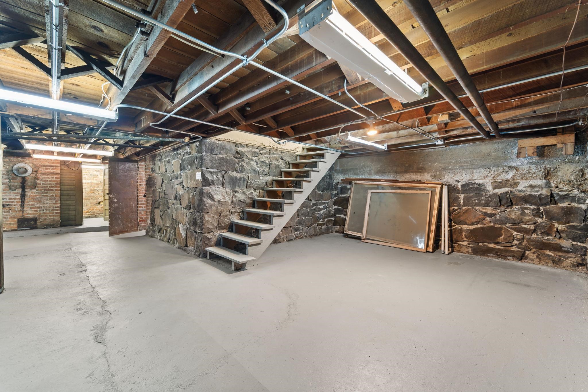 102 N Crosby St - Photo 24