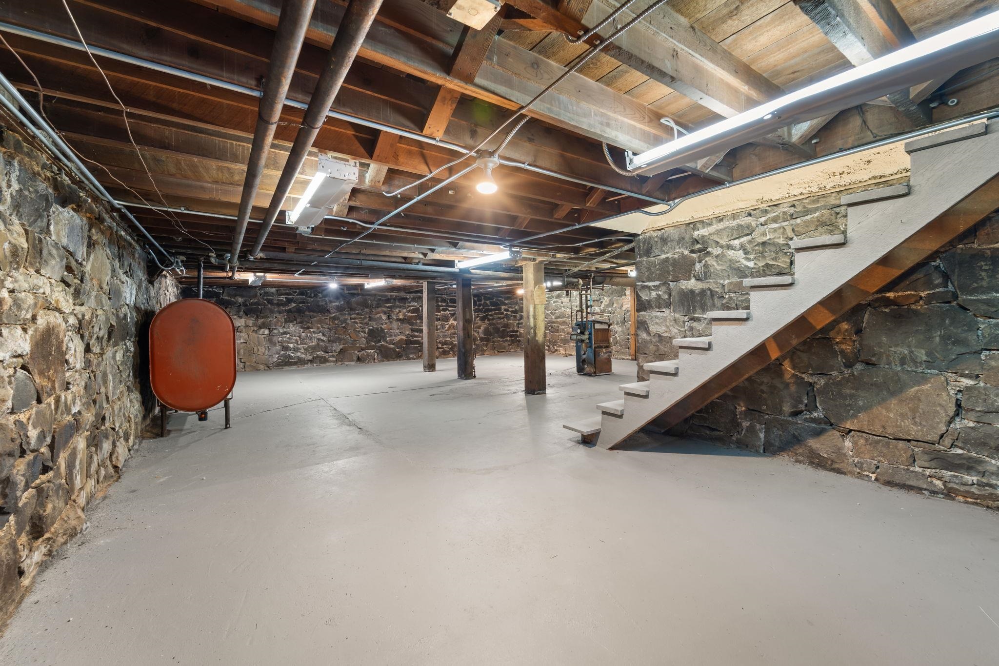 102 N Crosby St - Photo 25