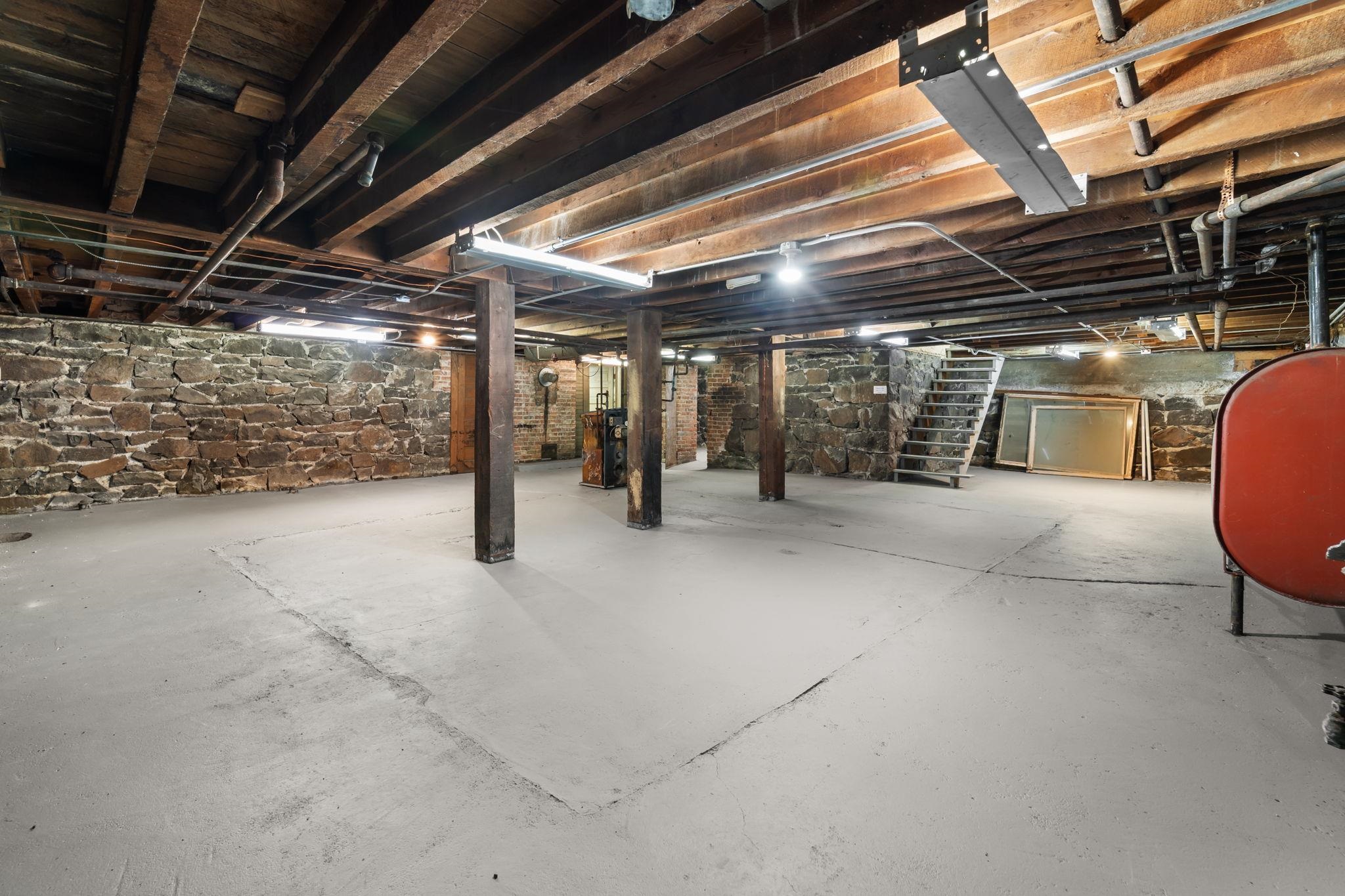 102 N Crosby St - Photo 26
