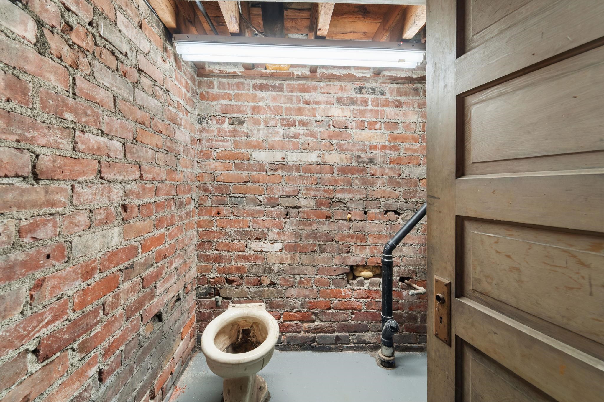 102 N Crosby St - Photo 29