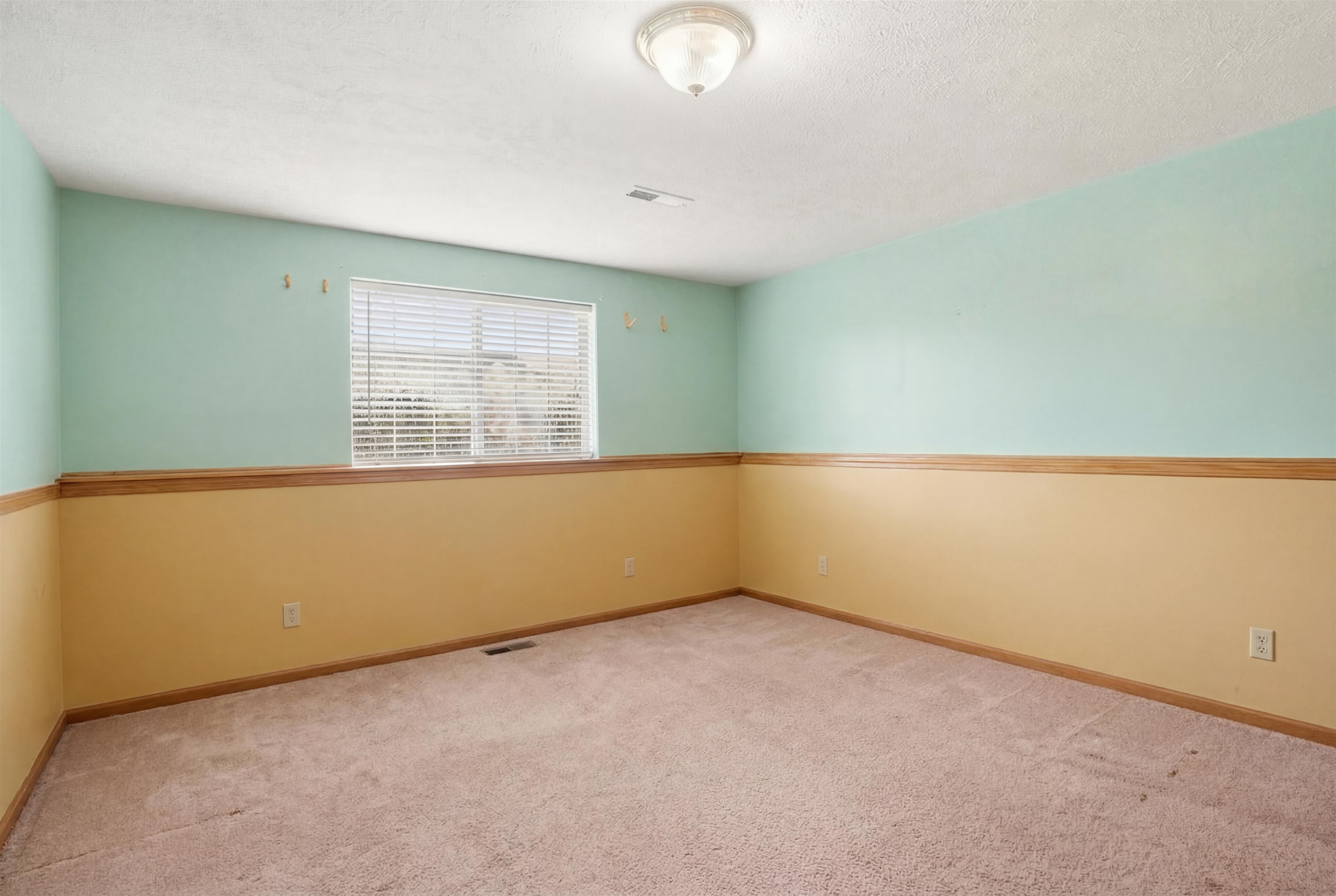 310 E Trevor St - Photo 15