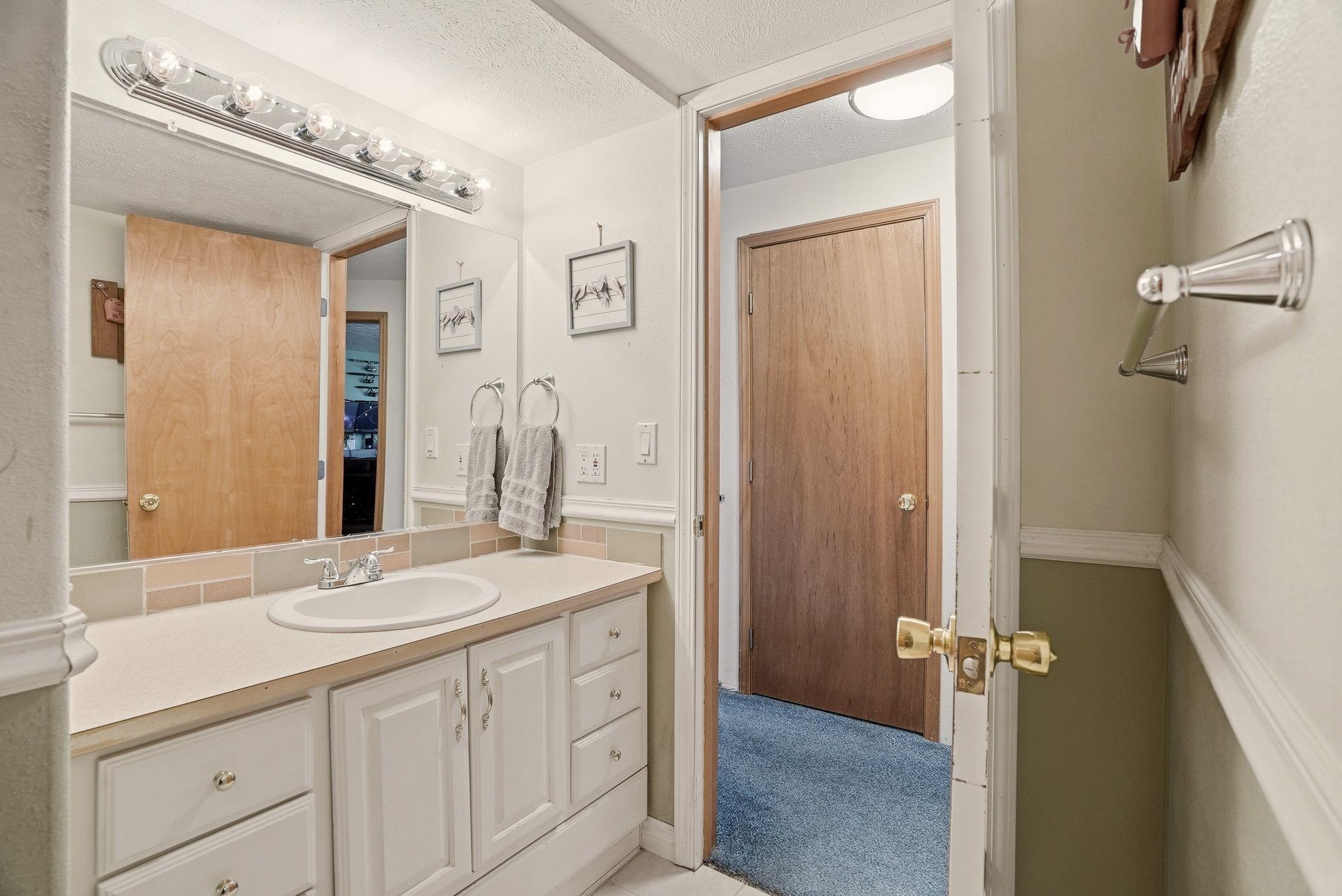 310 E Trevor St - Photo 17
