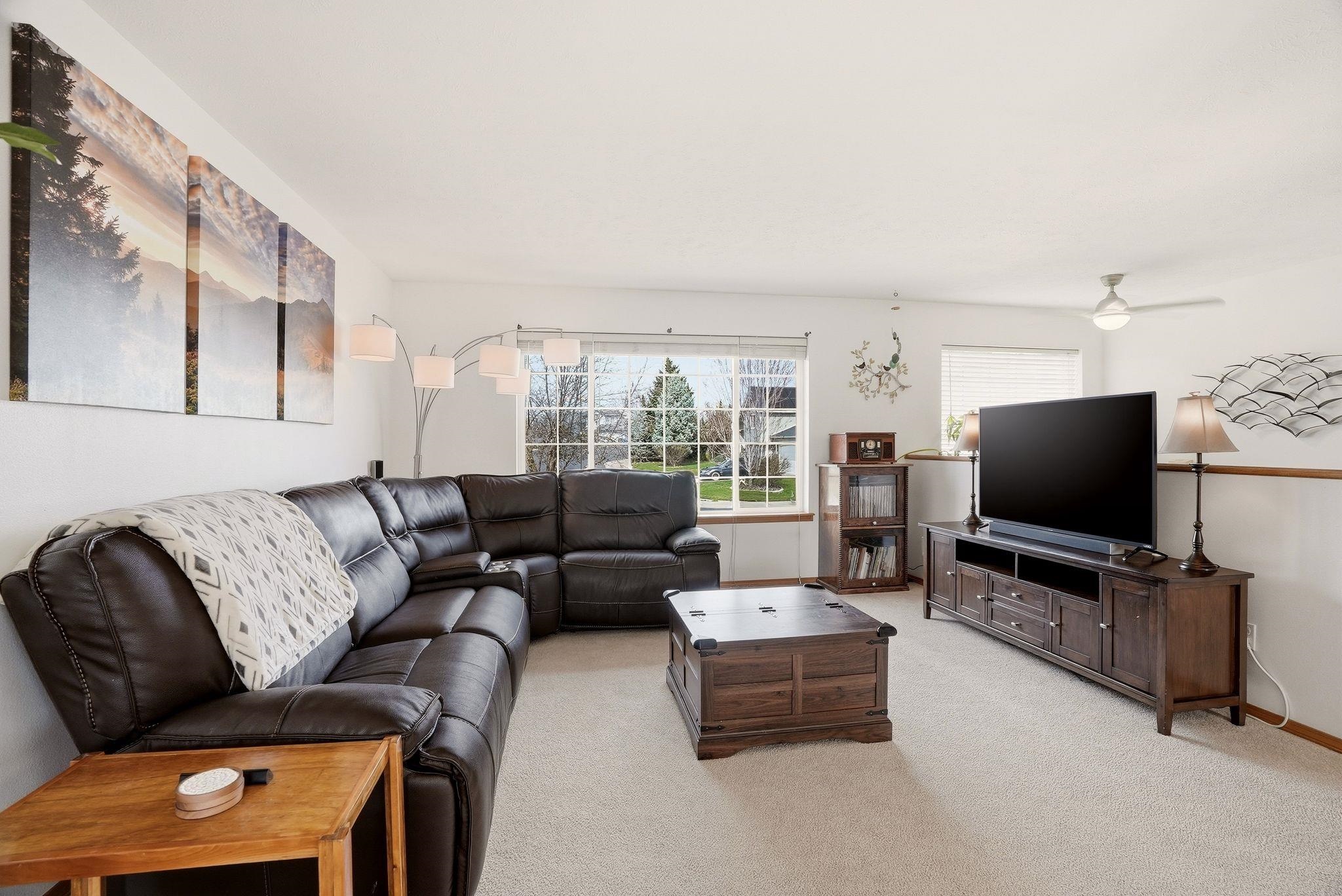 310 E Trevor St - Photo 4