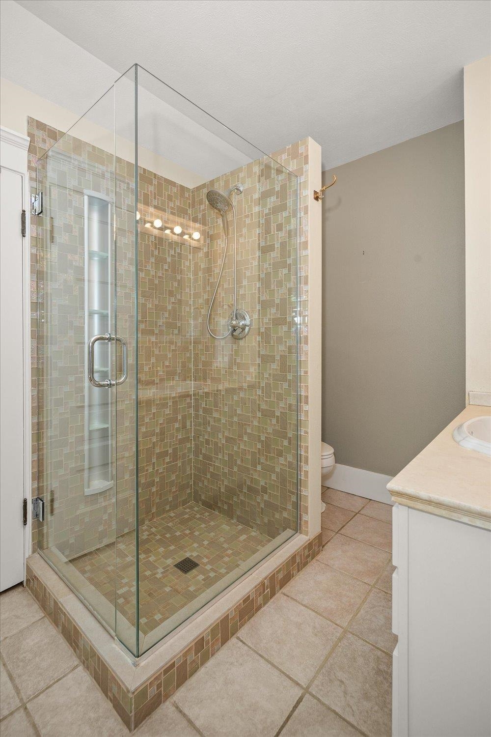 215 E 9th Ave - Photo 26