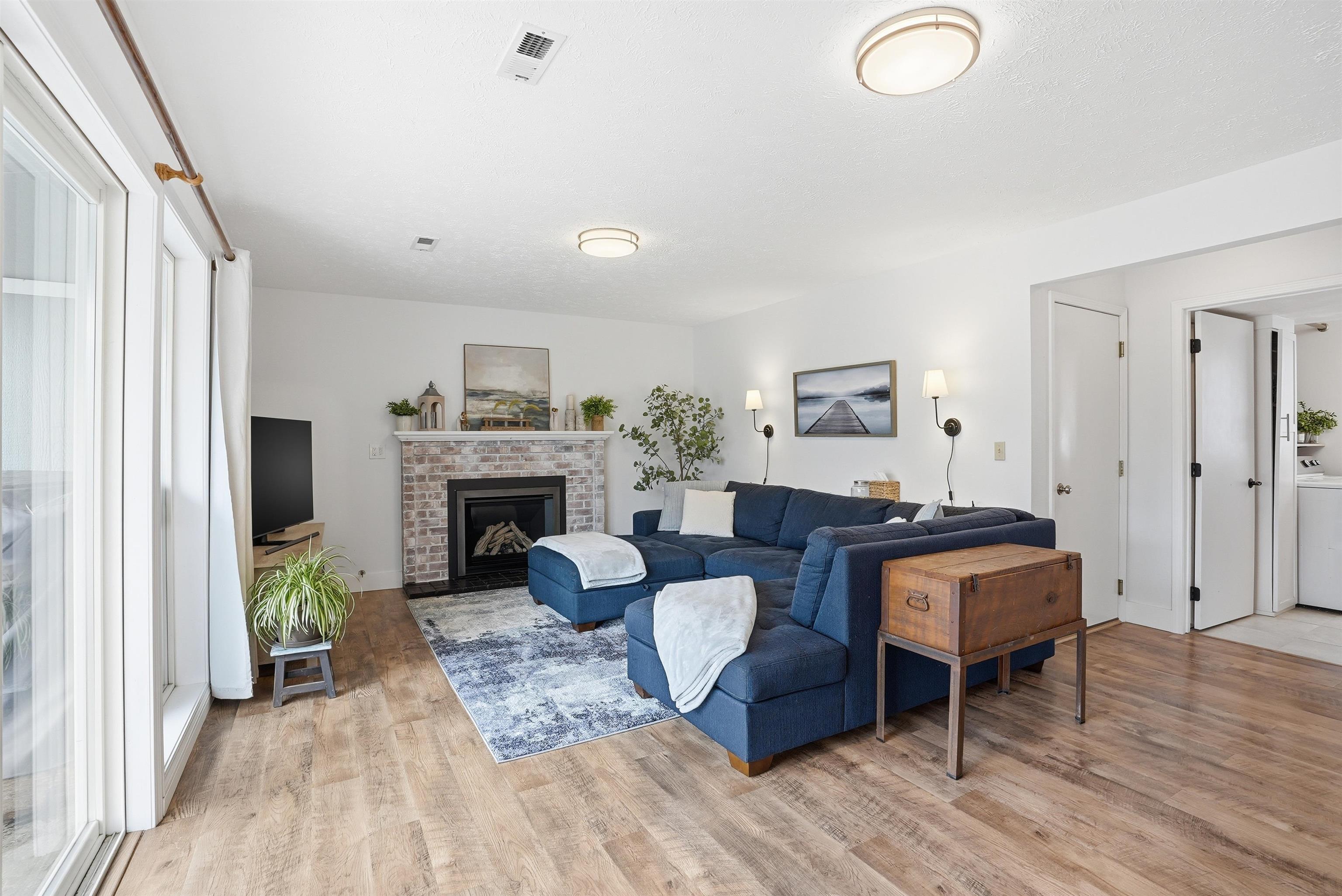 921 N Wright Blvd - Photo 15