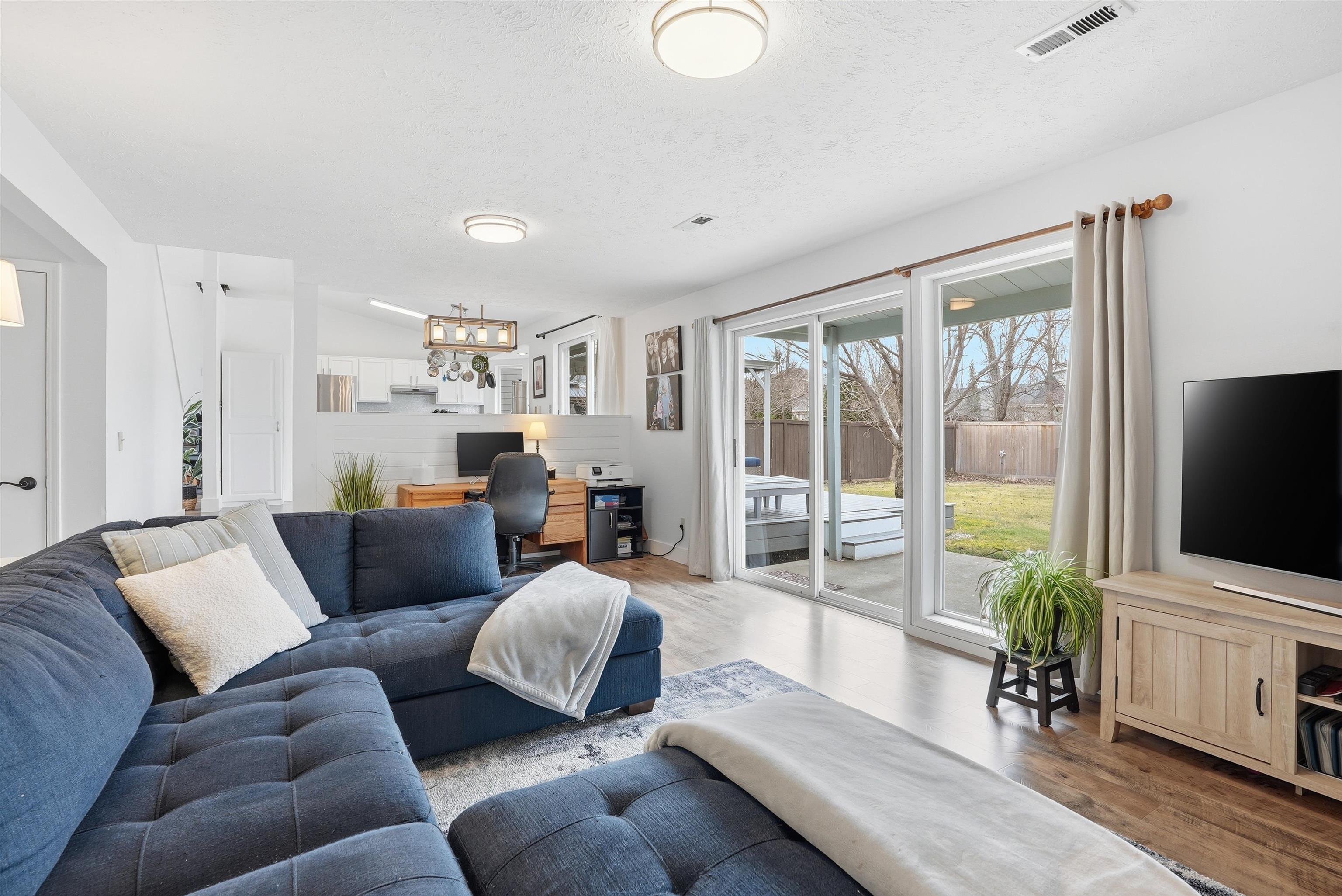 921 N Wright Blvd - Photo 17