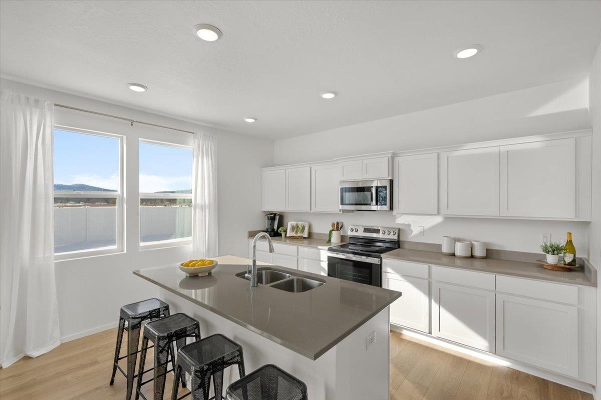 710 E 4th Ave - Photo 9