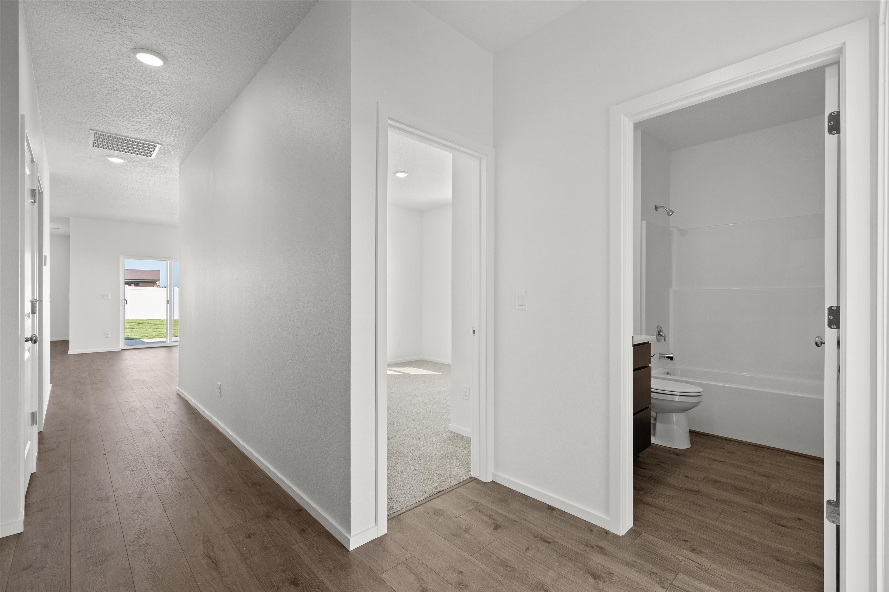 411 N ARCADIA Ave - Photo 3