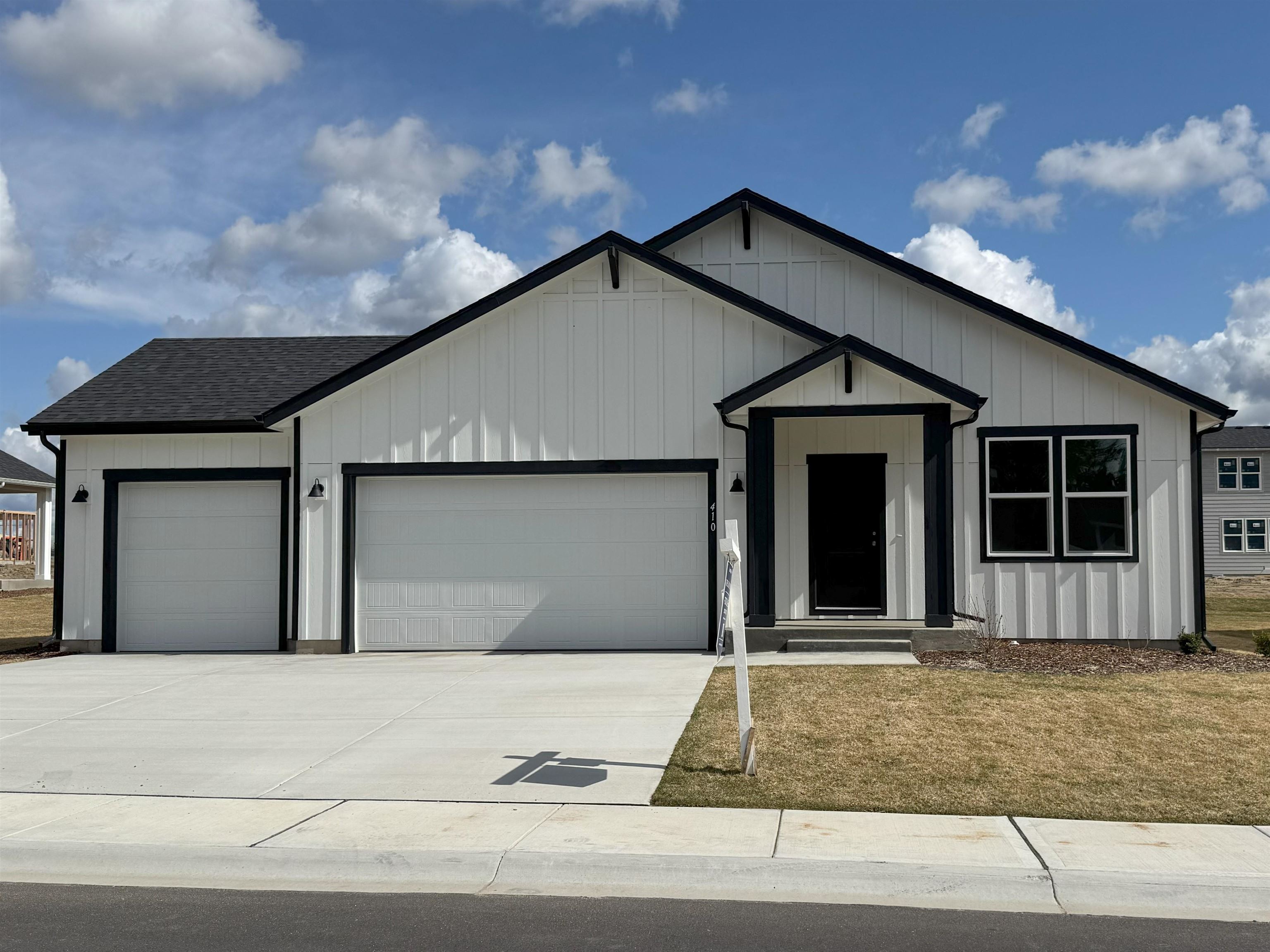 410 N ARCADIA Ave - Photo 1
