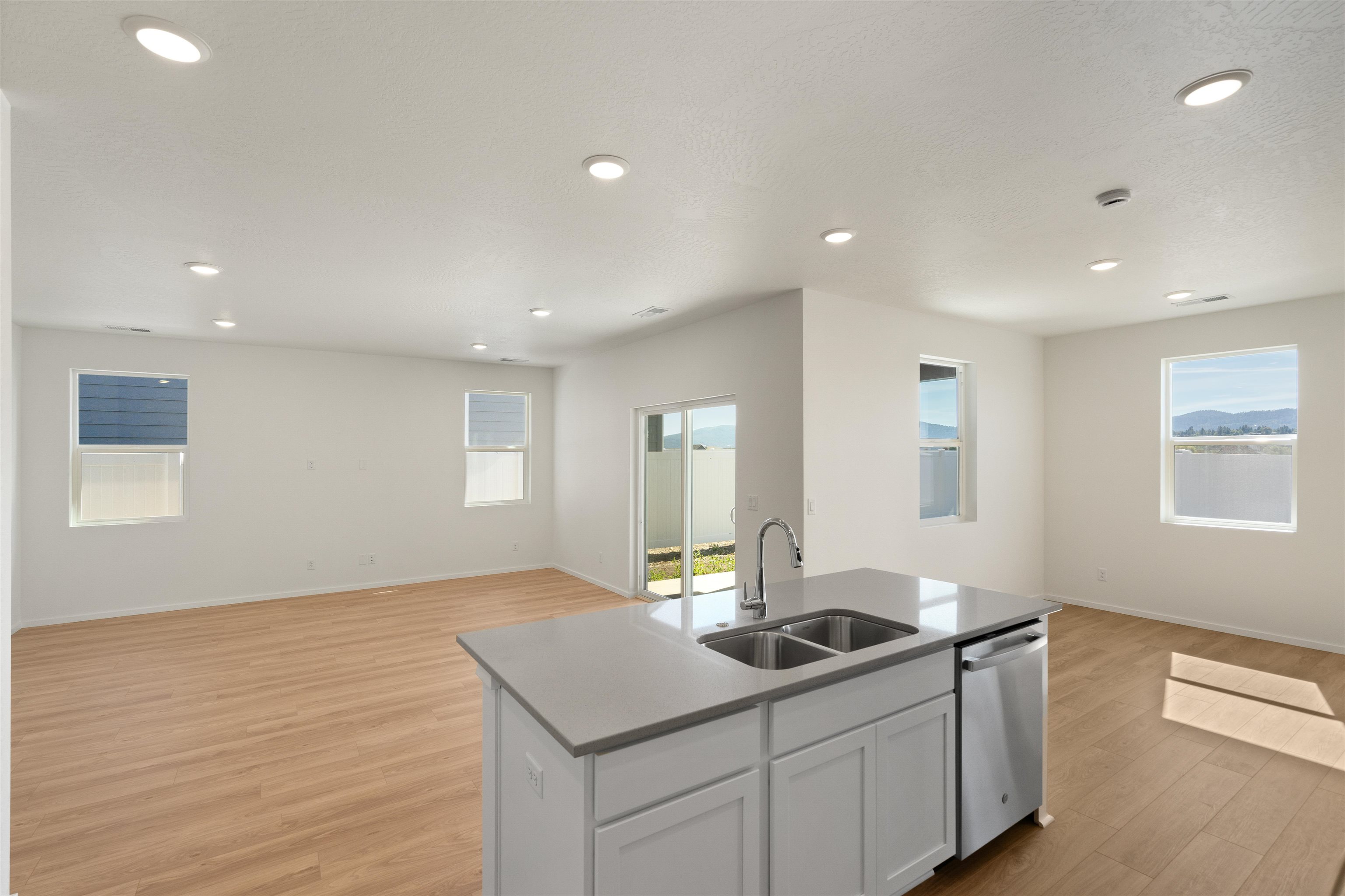 410 N ARCADIA Ave - Photo 13