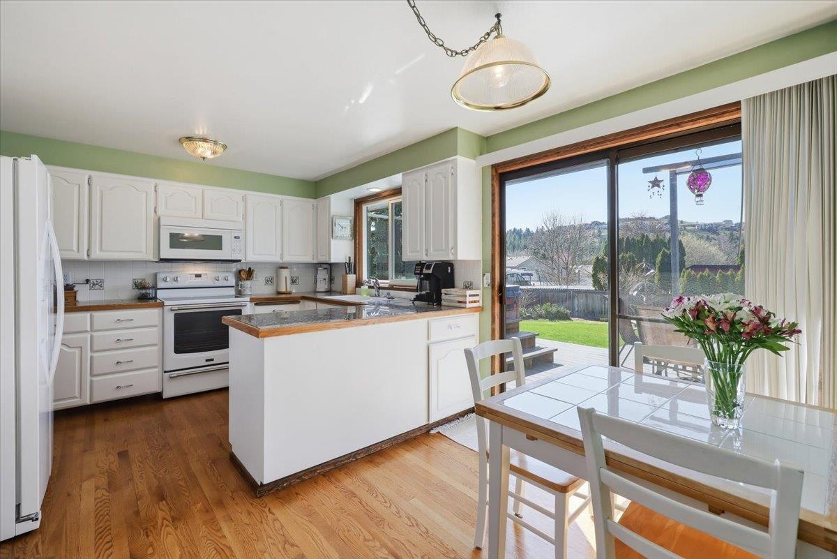 111 N Wright Blvd - Photo 11