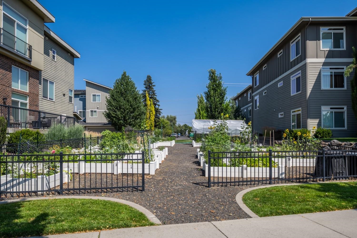 2118 W Summit Pkwy - Photo 46