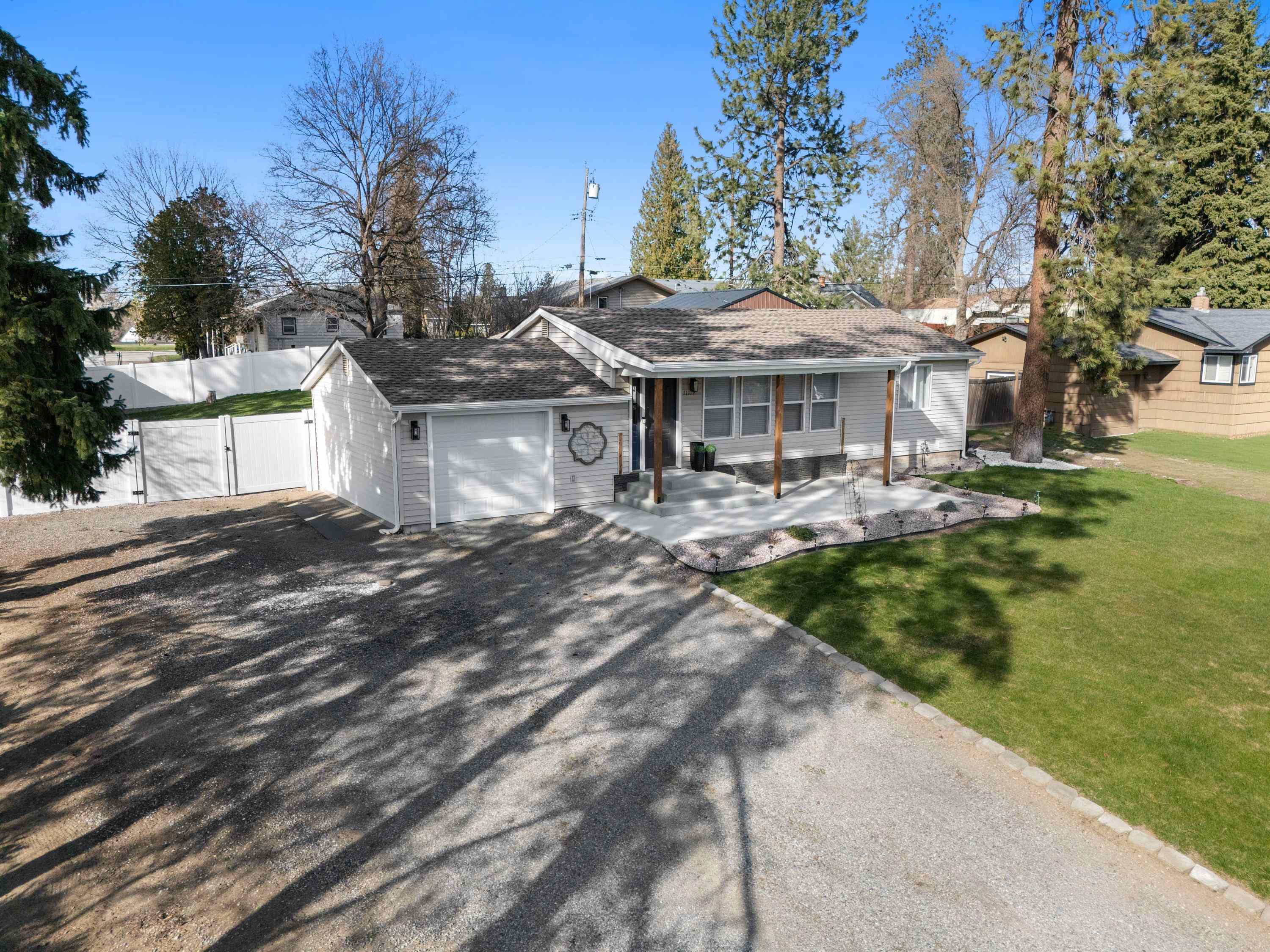 11119 E 17th Ave - Photo 2