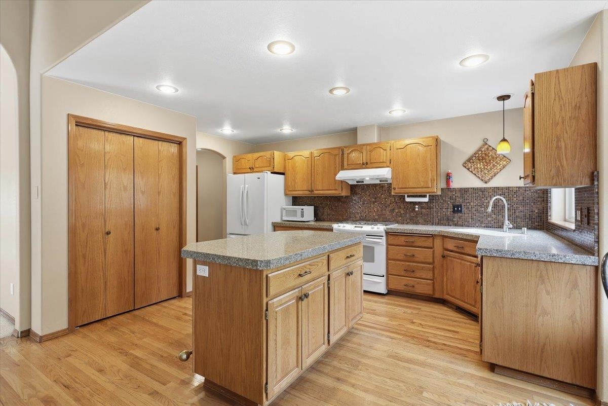 619 E Martingale Ct - Photo 20
