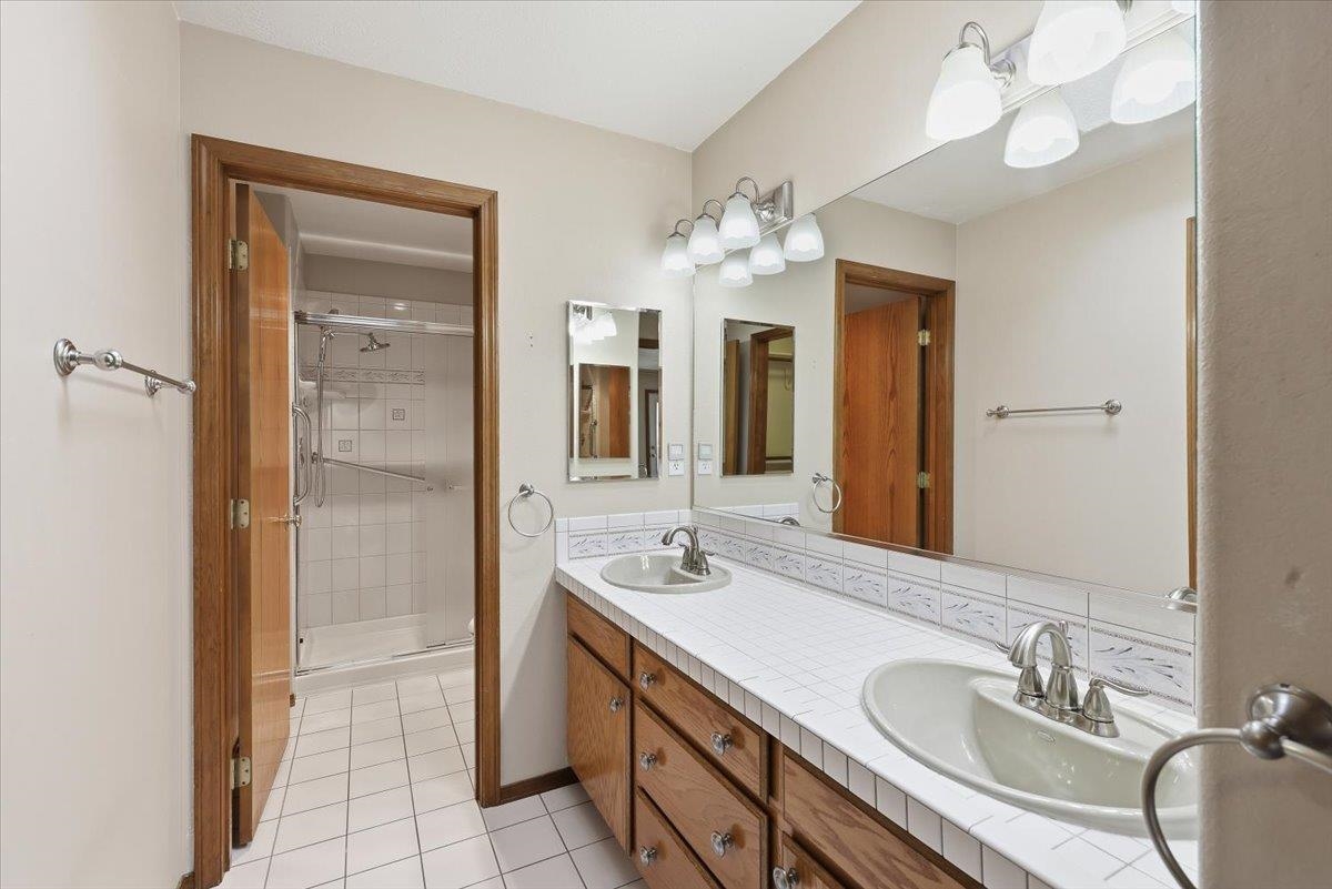 619 E Martingale Ct - Photo 25