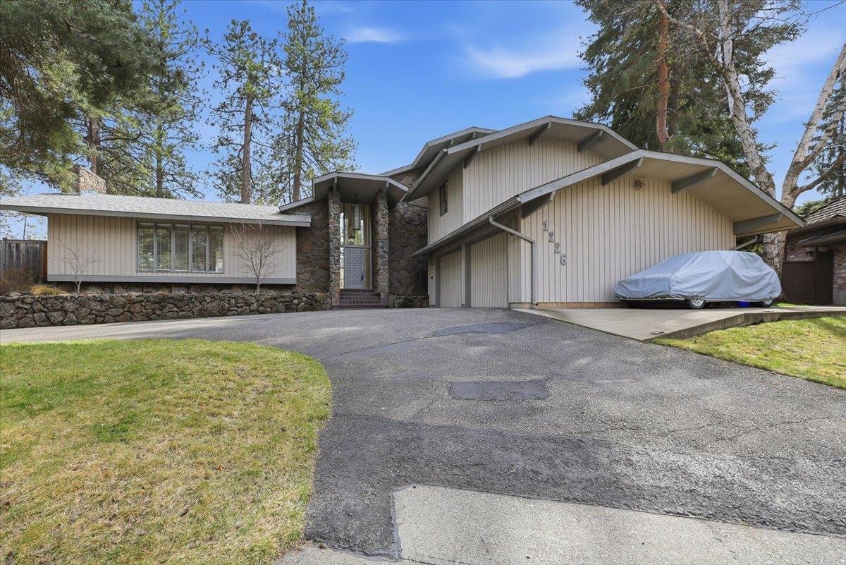 1226 E Christmas Tree Ln - Photo 1