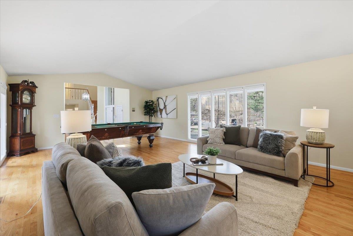 1226 E Christmas Tree Ln - Photo 3