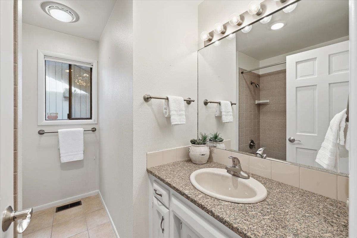 1226 E Christmas Tree Ln - Photo 25