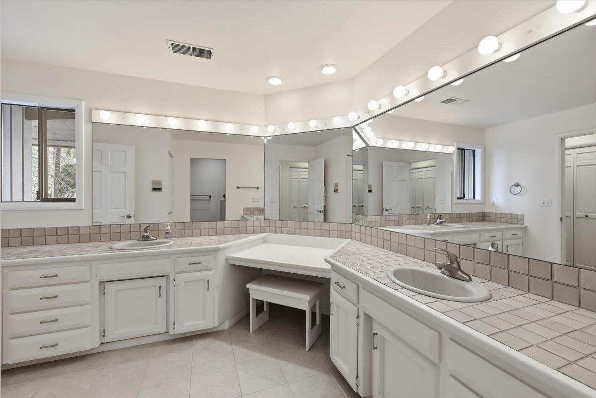 1226 E Christmas Tree Ln - Photo 30