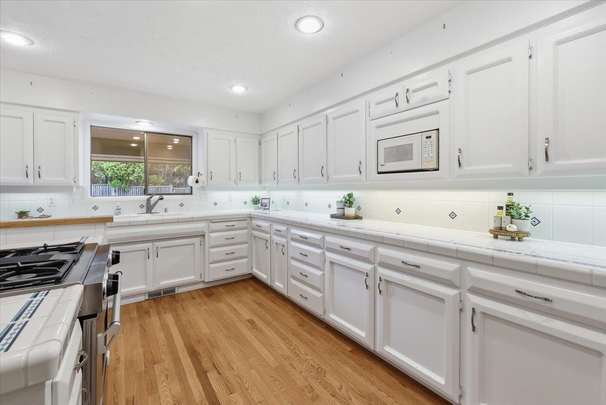 1226 E Christmas Tree Ln - Photo 5