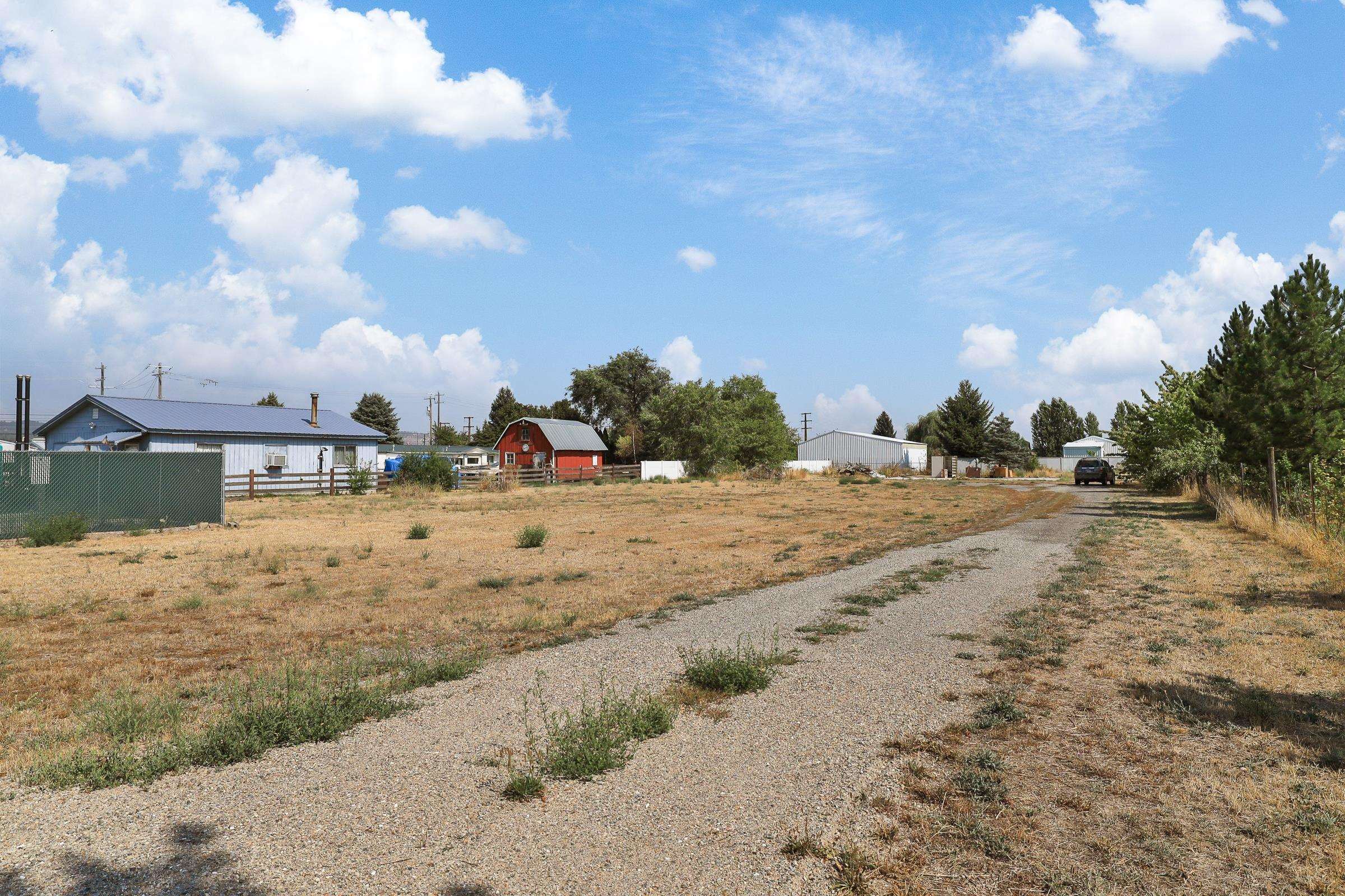 3104 N BARKER Rd - Photo 3
