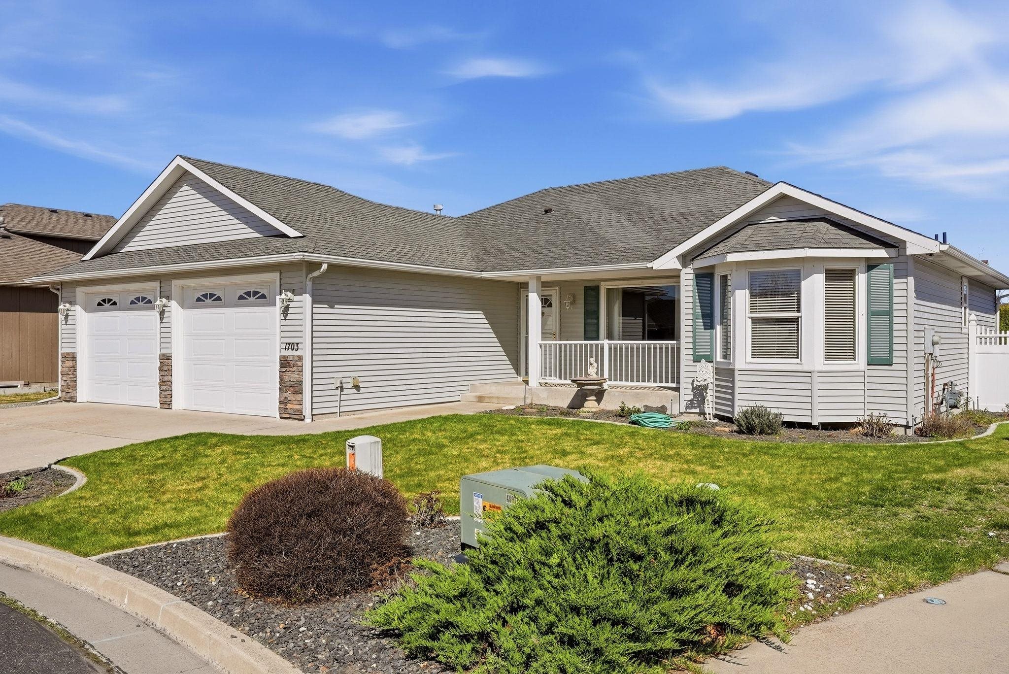 1703 E Grassland Ct - Photo 1