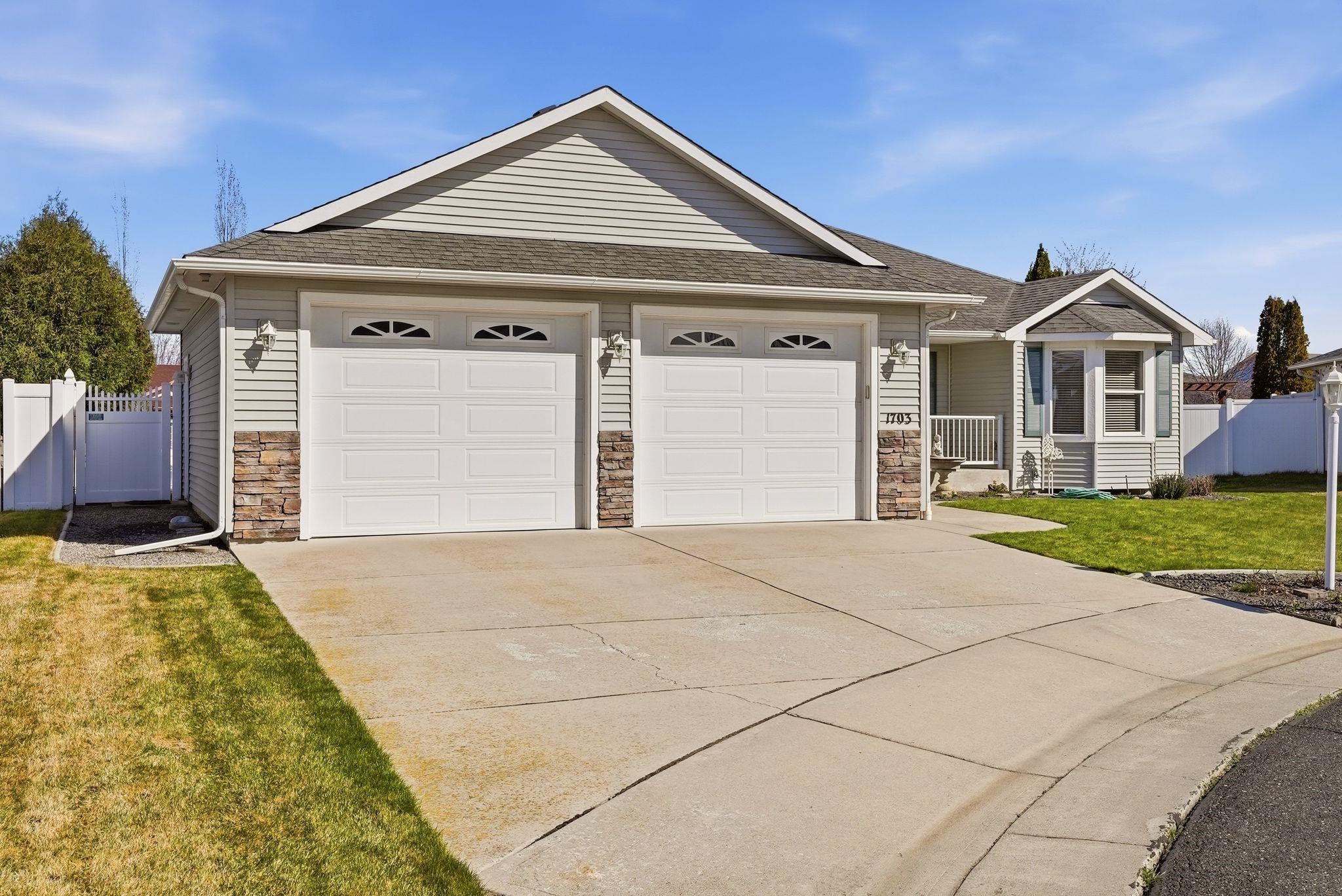 1703 E Grassland Ct - Photo 2