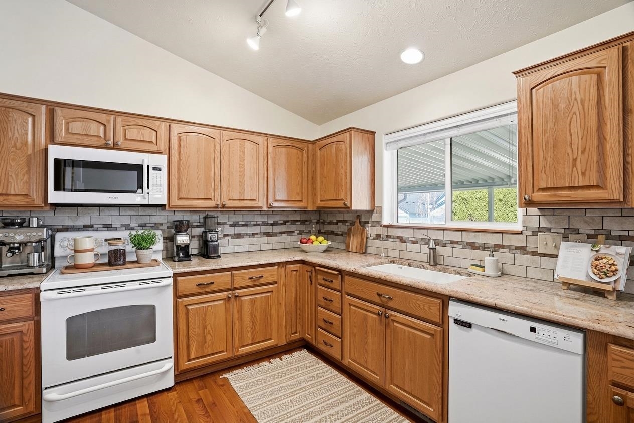 1703 E Grassland Ct - Photo 9