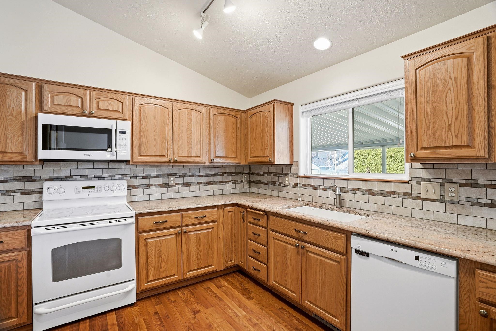 1703 E Grassland Ct - Photo 10