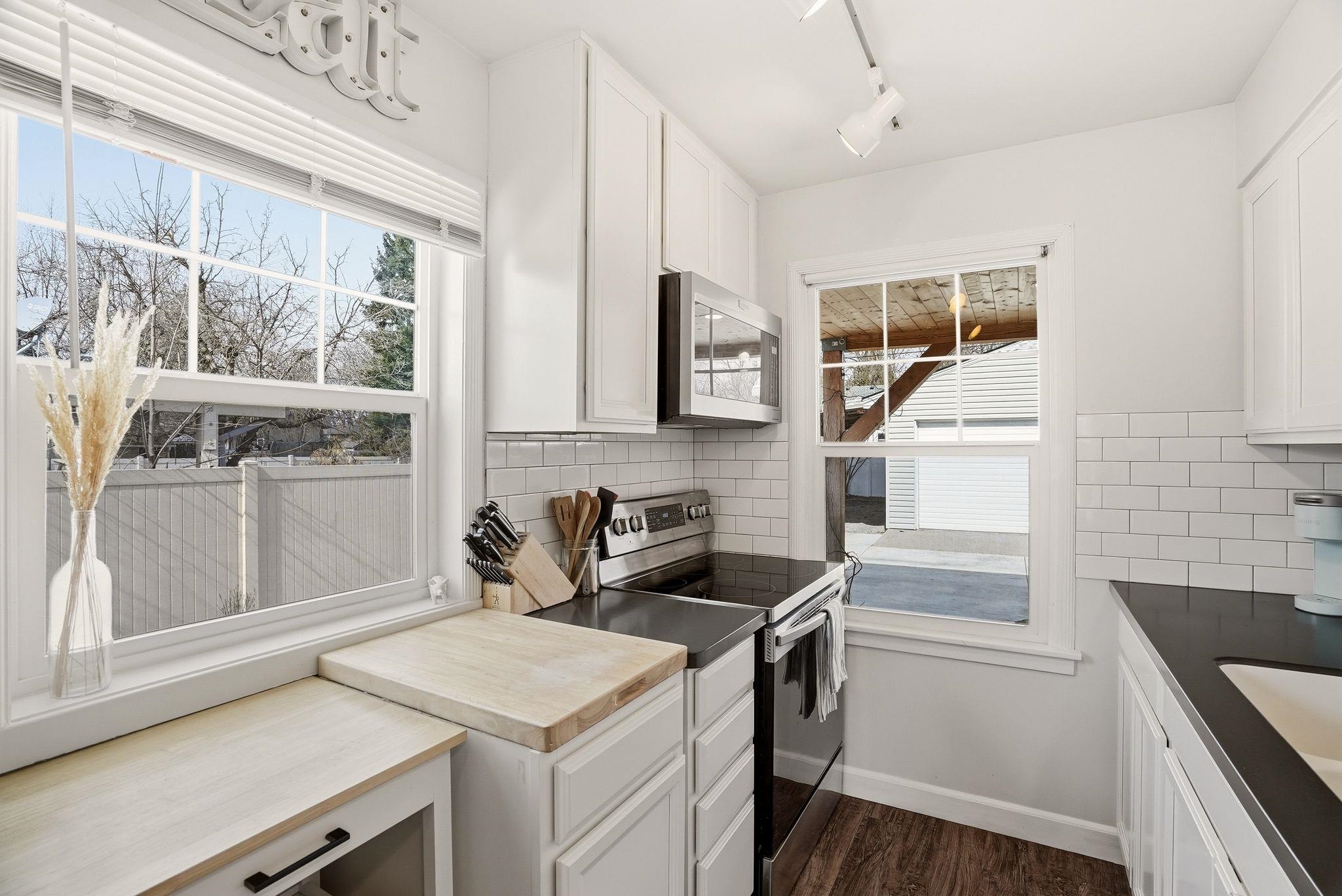 925 E Thurston Ave - Photo 11