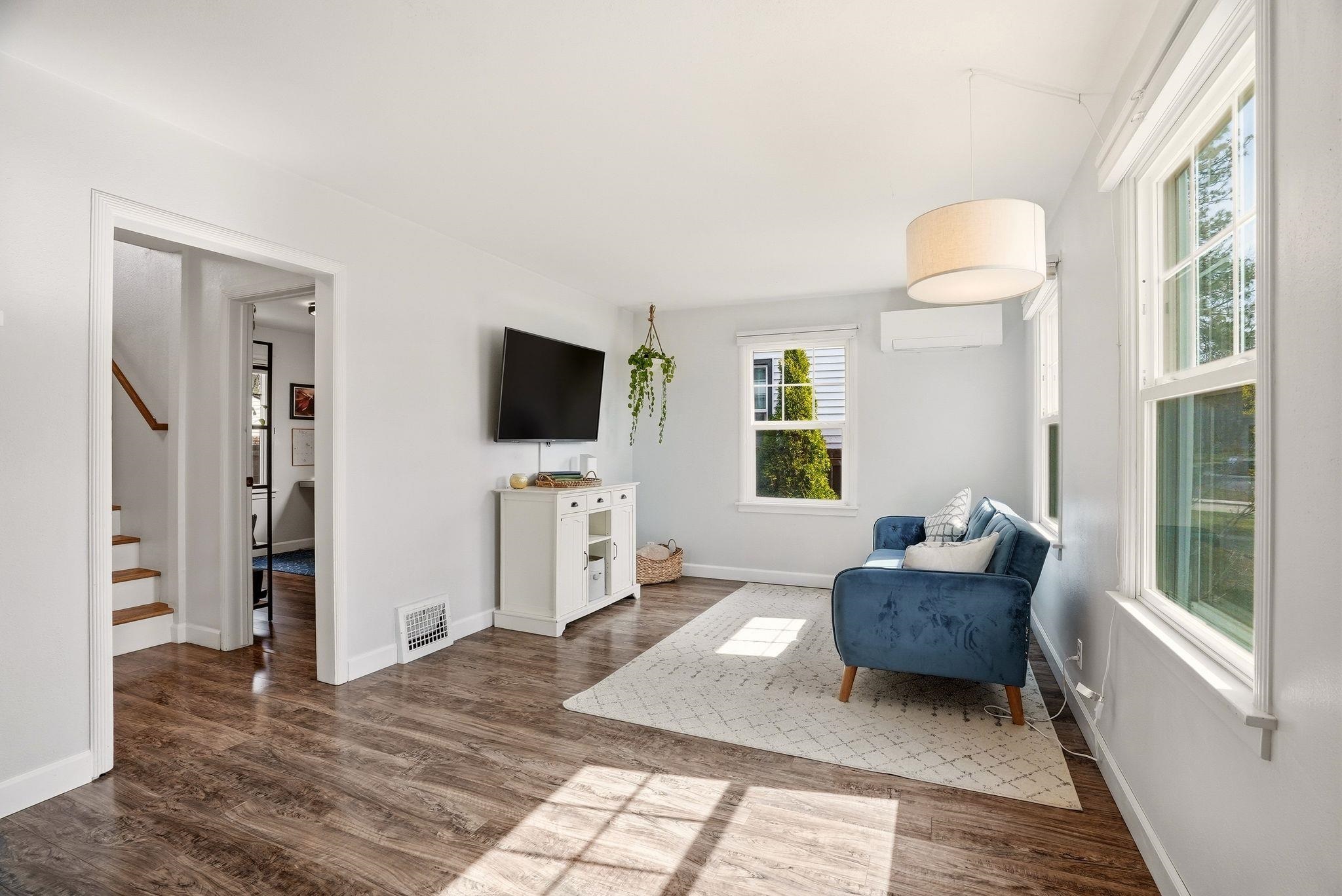 925 E Thurston Ave - Photo 4
