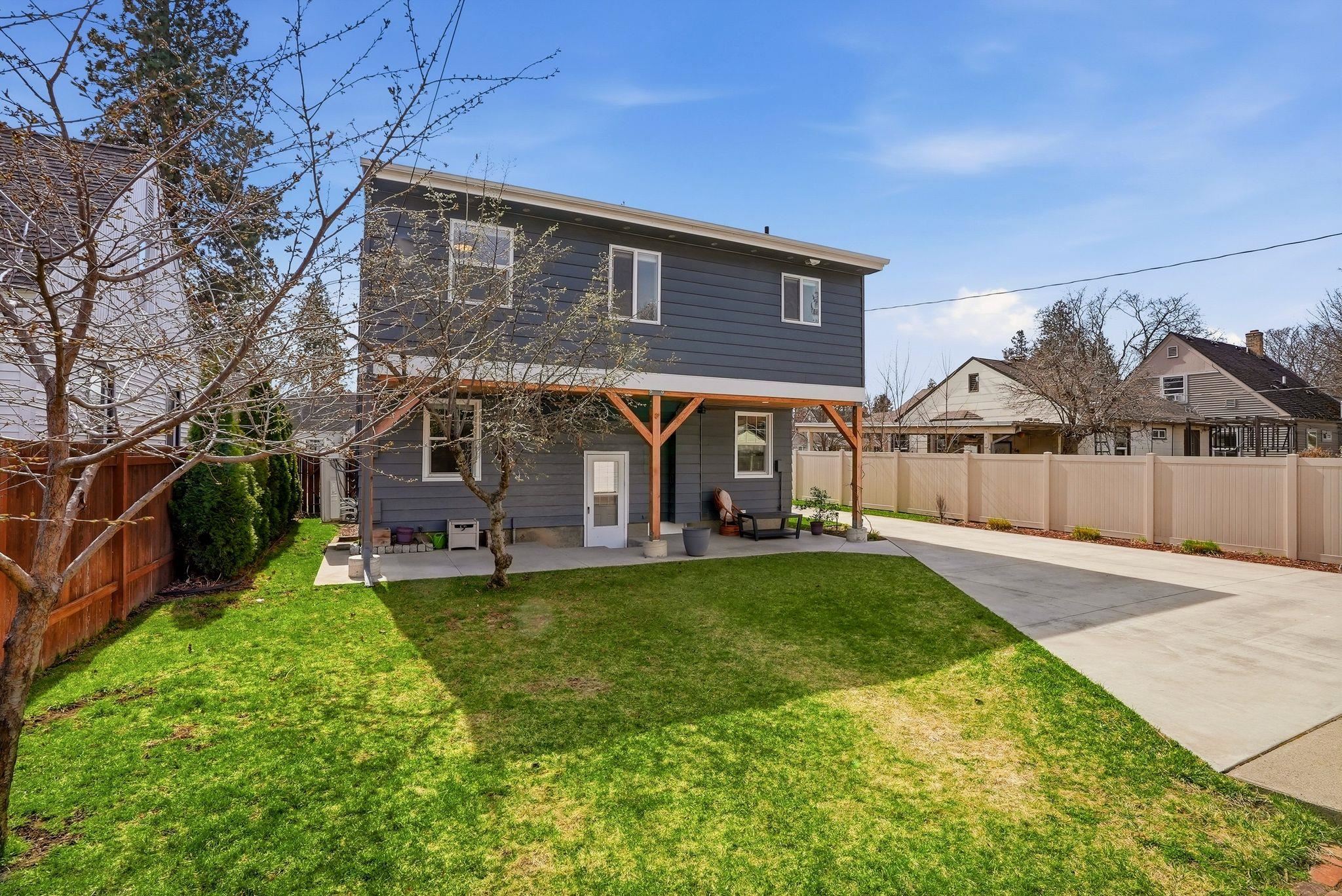 925 E Thurston Ave - Photo 32