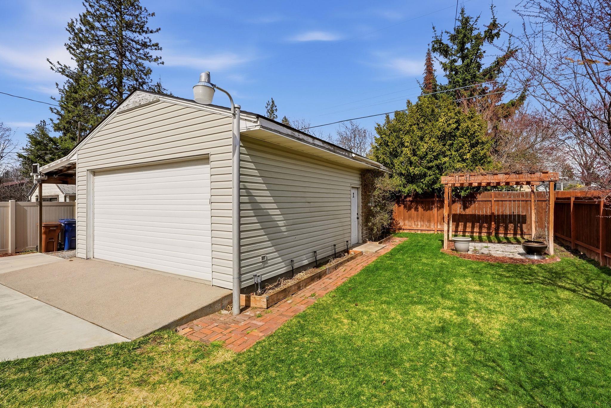 925 E Thurston Ave - Photo 33