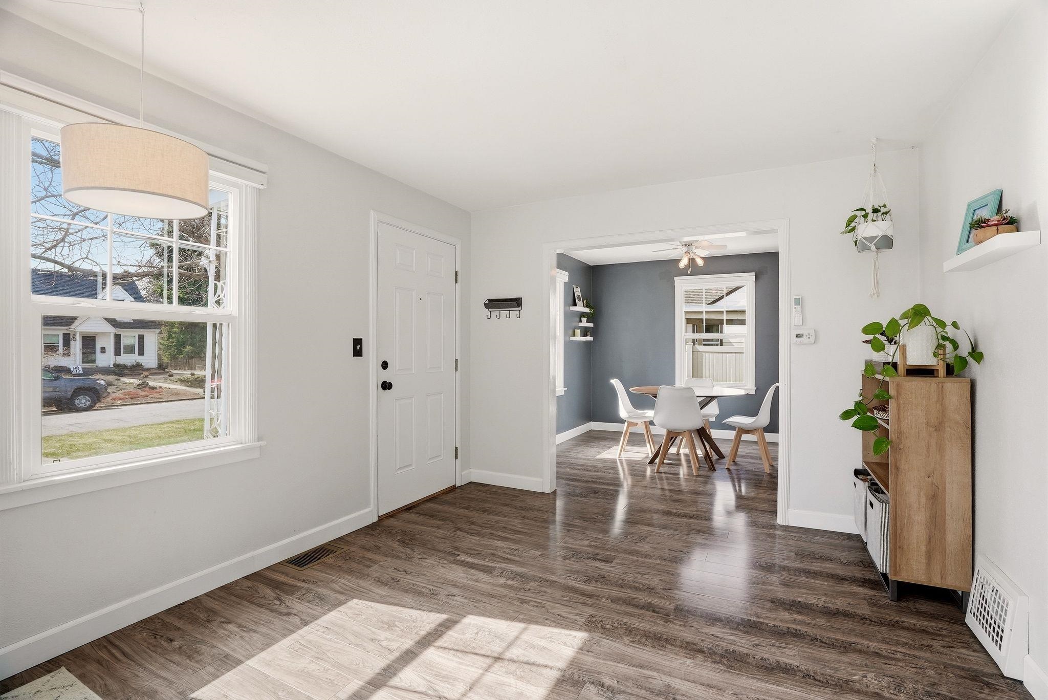 925 E Thurston Ave - Photo 6