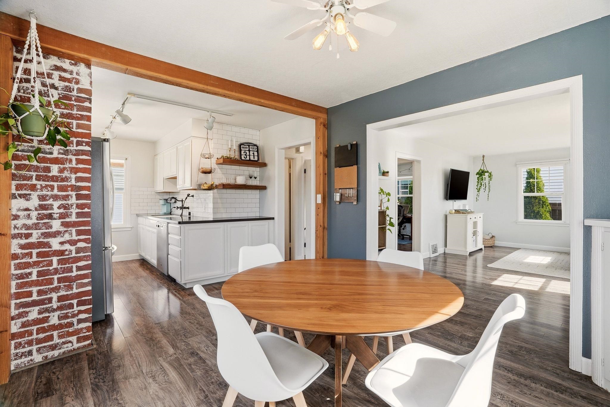 925 E Thurston Ave - Photo 8