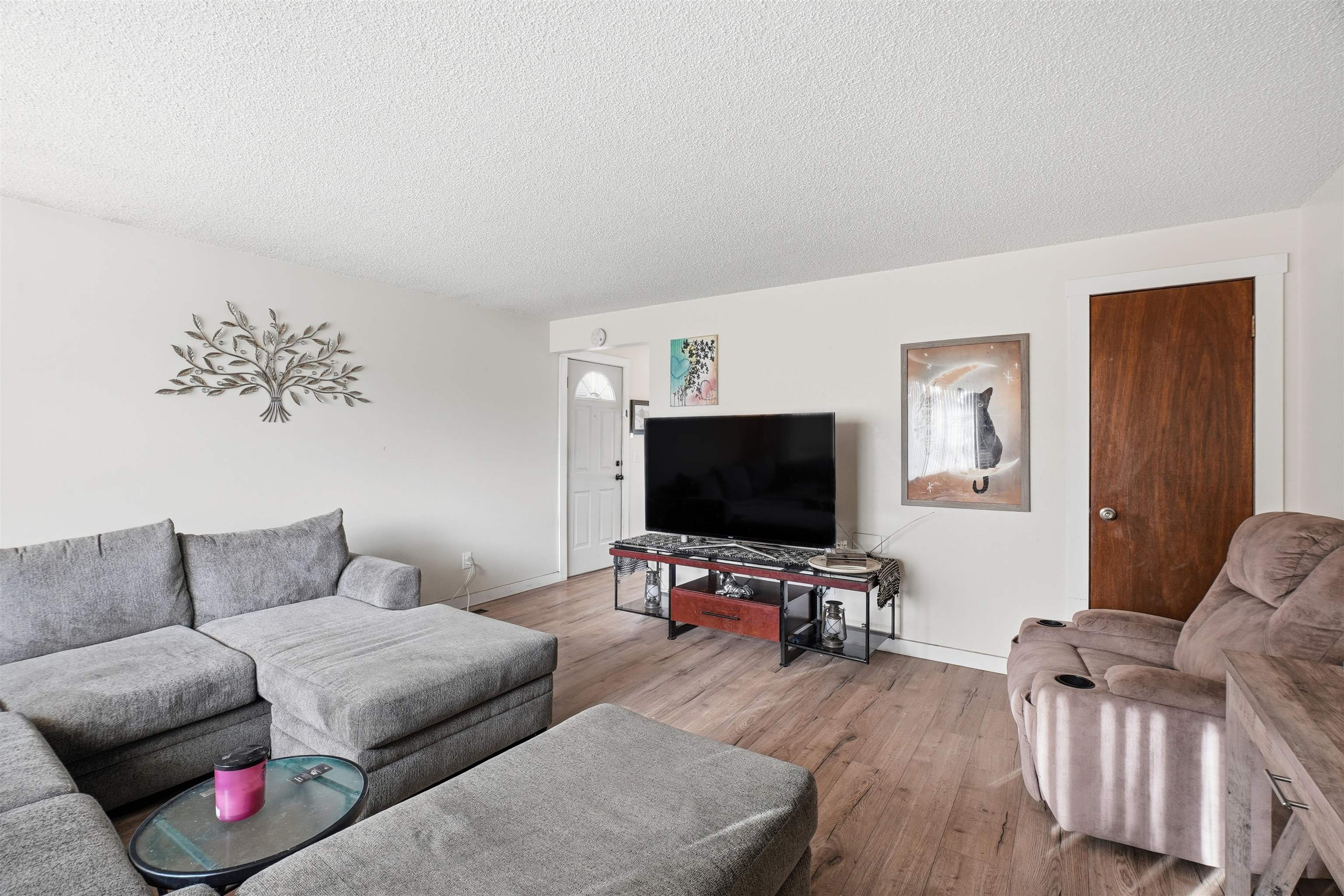 1315 E Bridgeport Ave - Photo 2