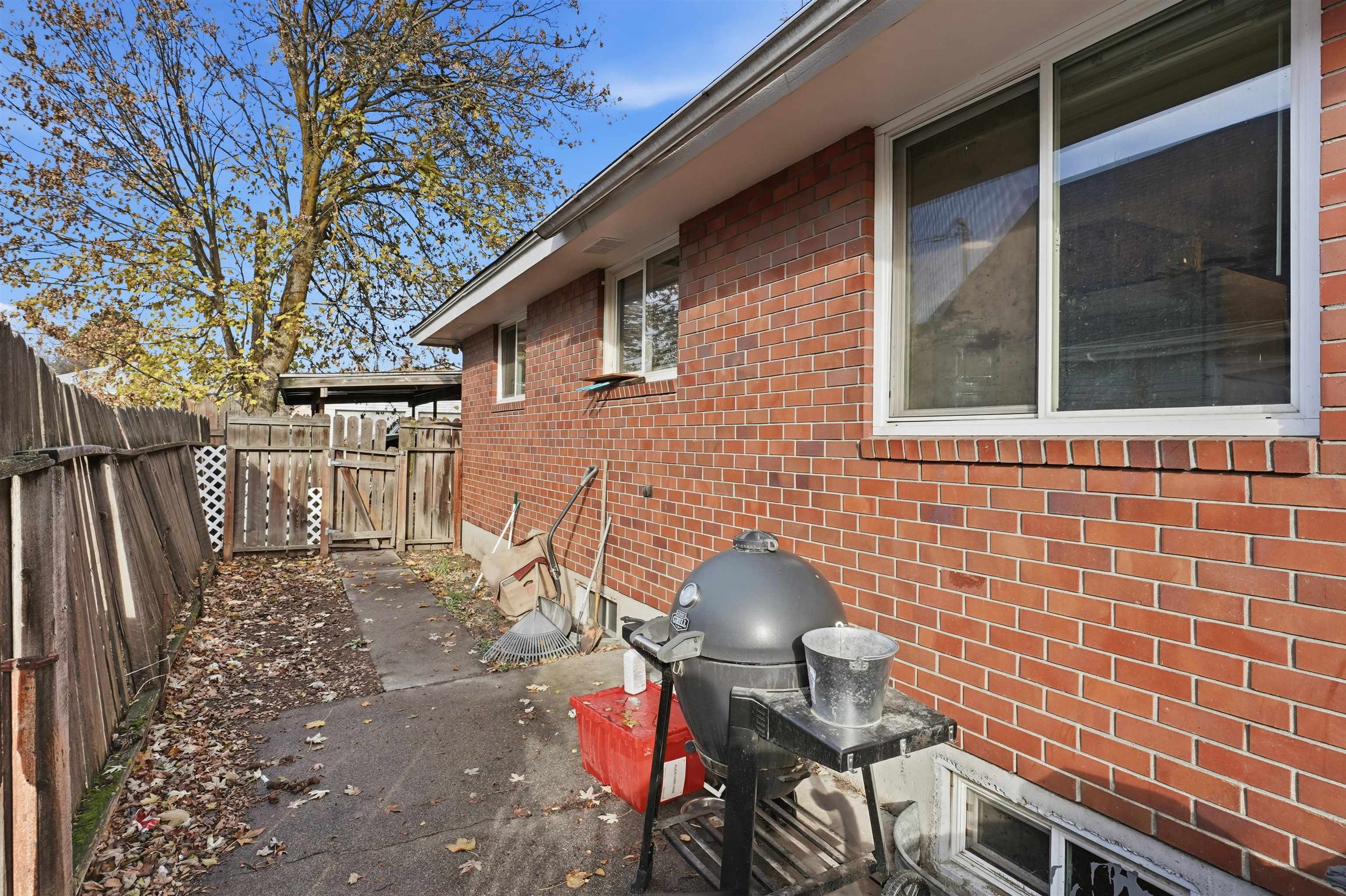 1315 E Bridgeport Ave - Photo 18