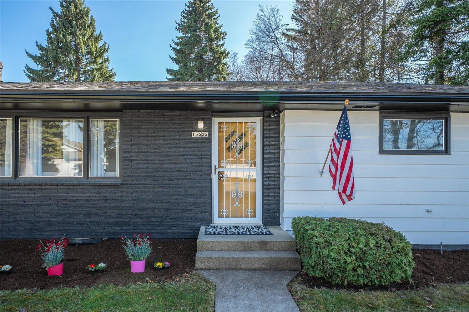 13622 E 16th Ave - Photo 1