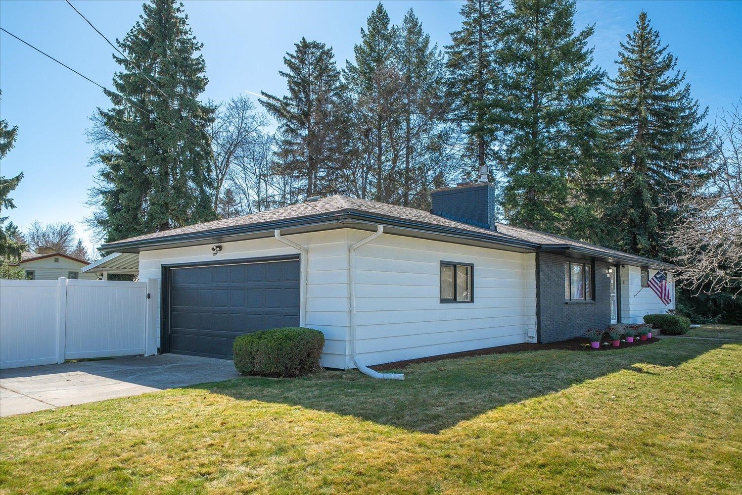 13622 E 16th Ave - Photo 2
