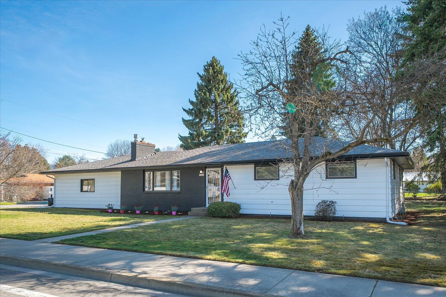 13622 E 16th Ave - Photo 3