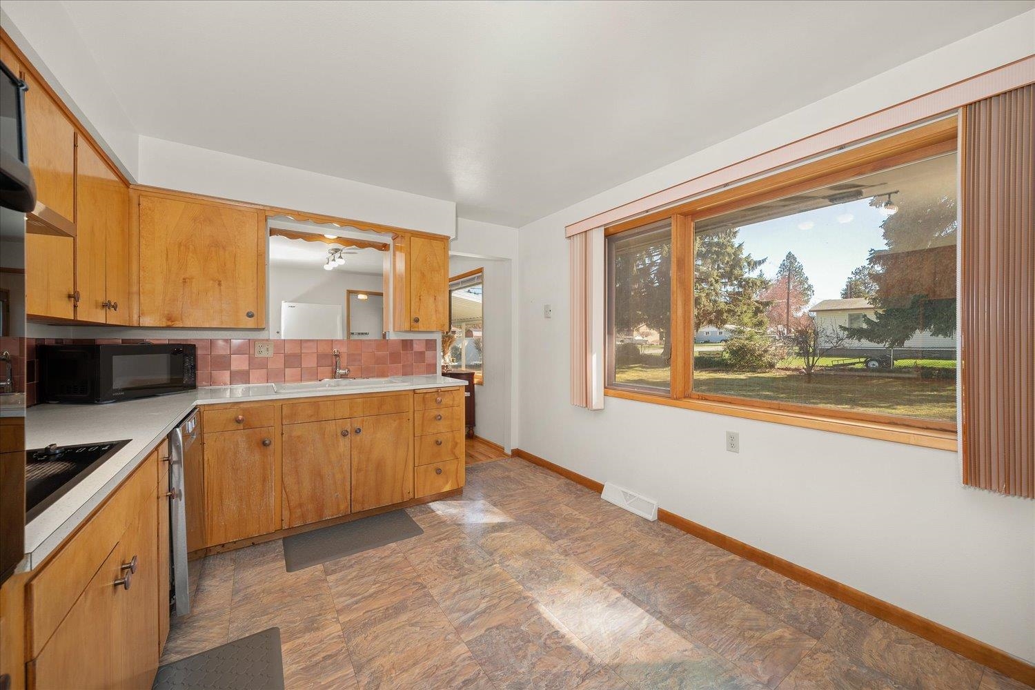 13622 E 16th Ave - Photo 10