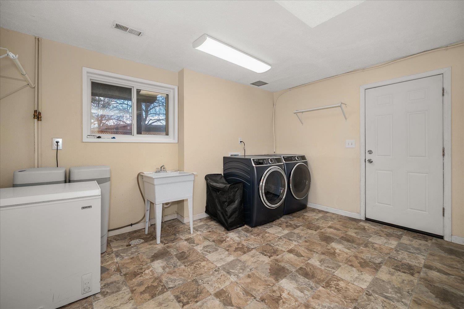 320 W Chatham Ct - Photo 31