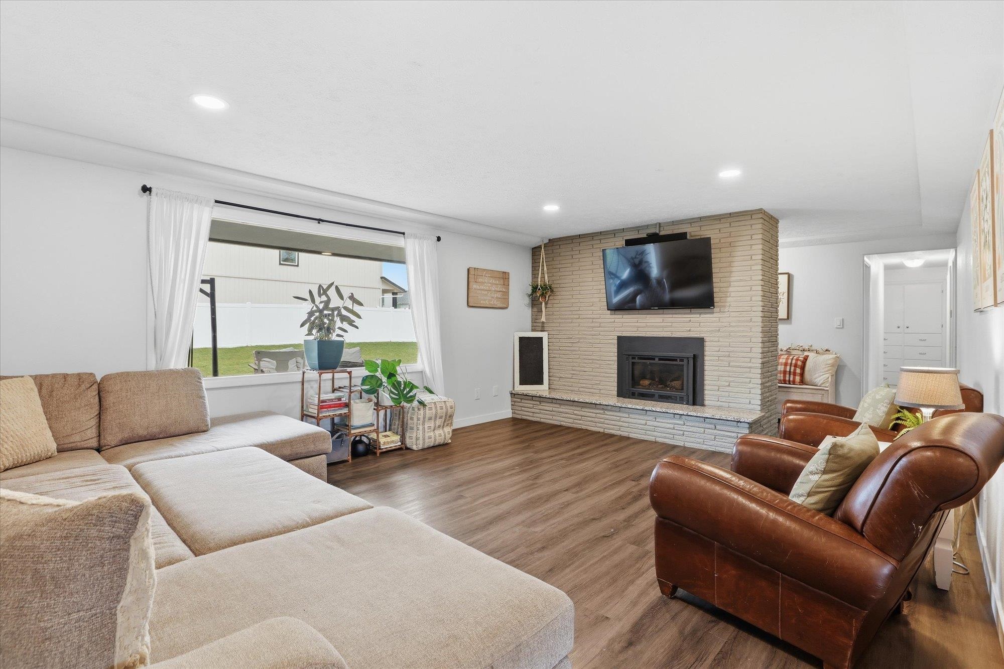 1007 E Farwell Rd - Photo 11