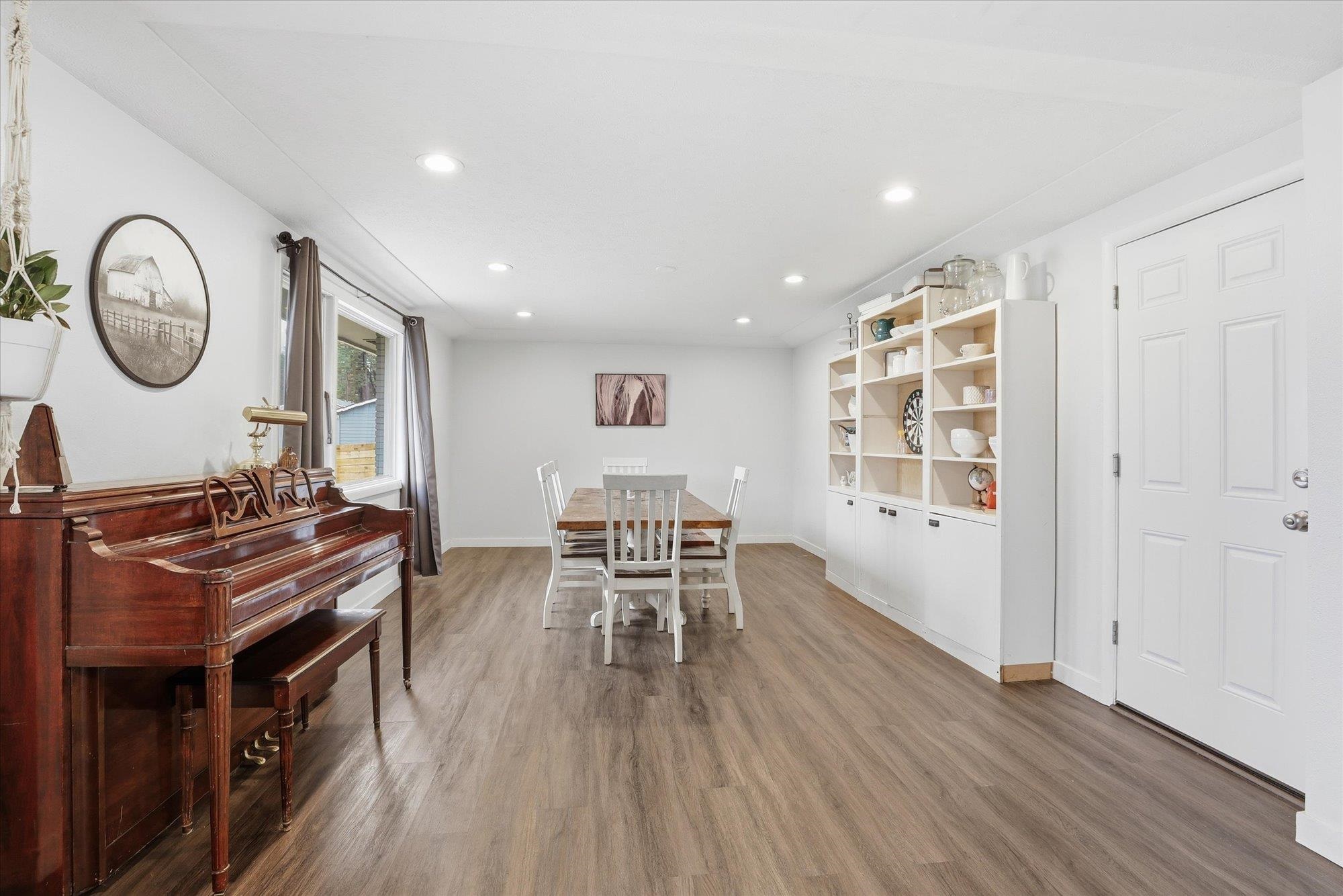 1007 E Farwell Rd - Photo 12