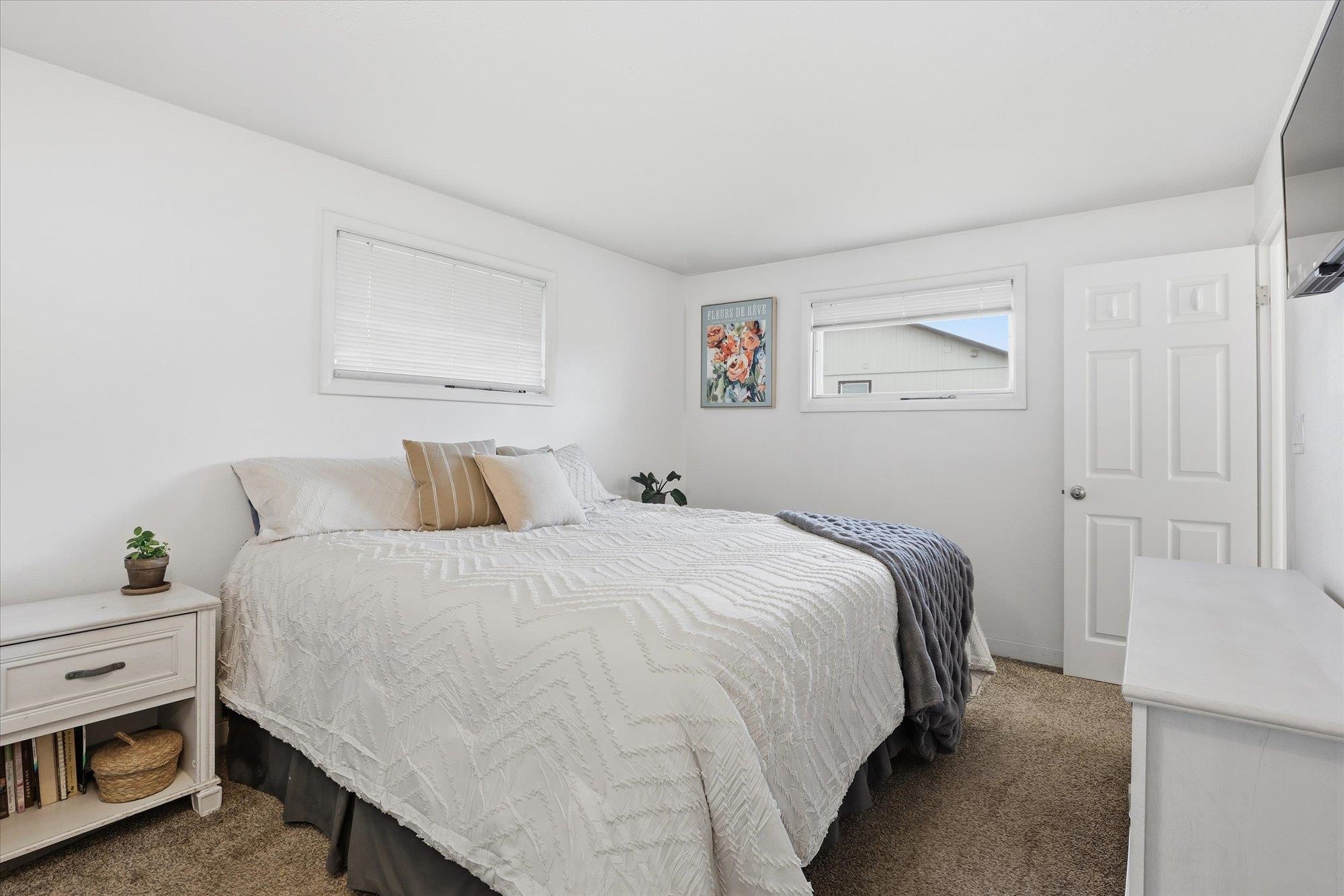 1007 E Farwell Rd - Photo 19