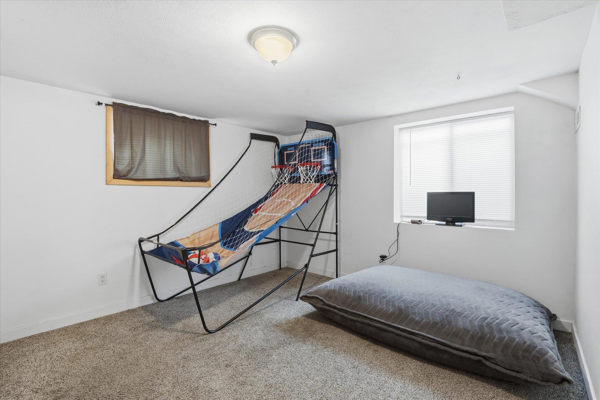 1007 E Farwell Rd - Photo 28