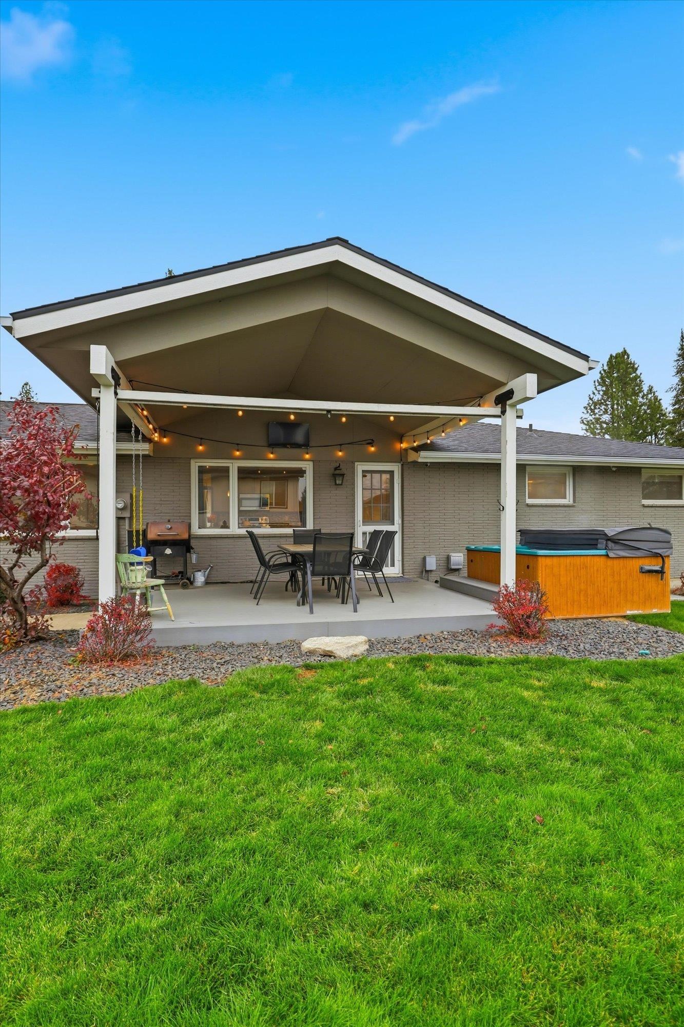 1007 E Farwell Rd - Photo 37